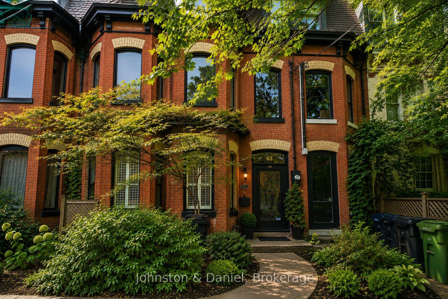 69 Sullivan Street, Toronto, ON, M5T 1C2