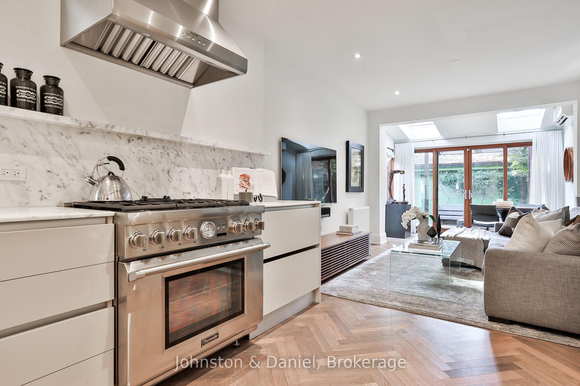 Professional gas range and integrated appliances