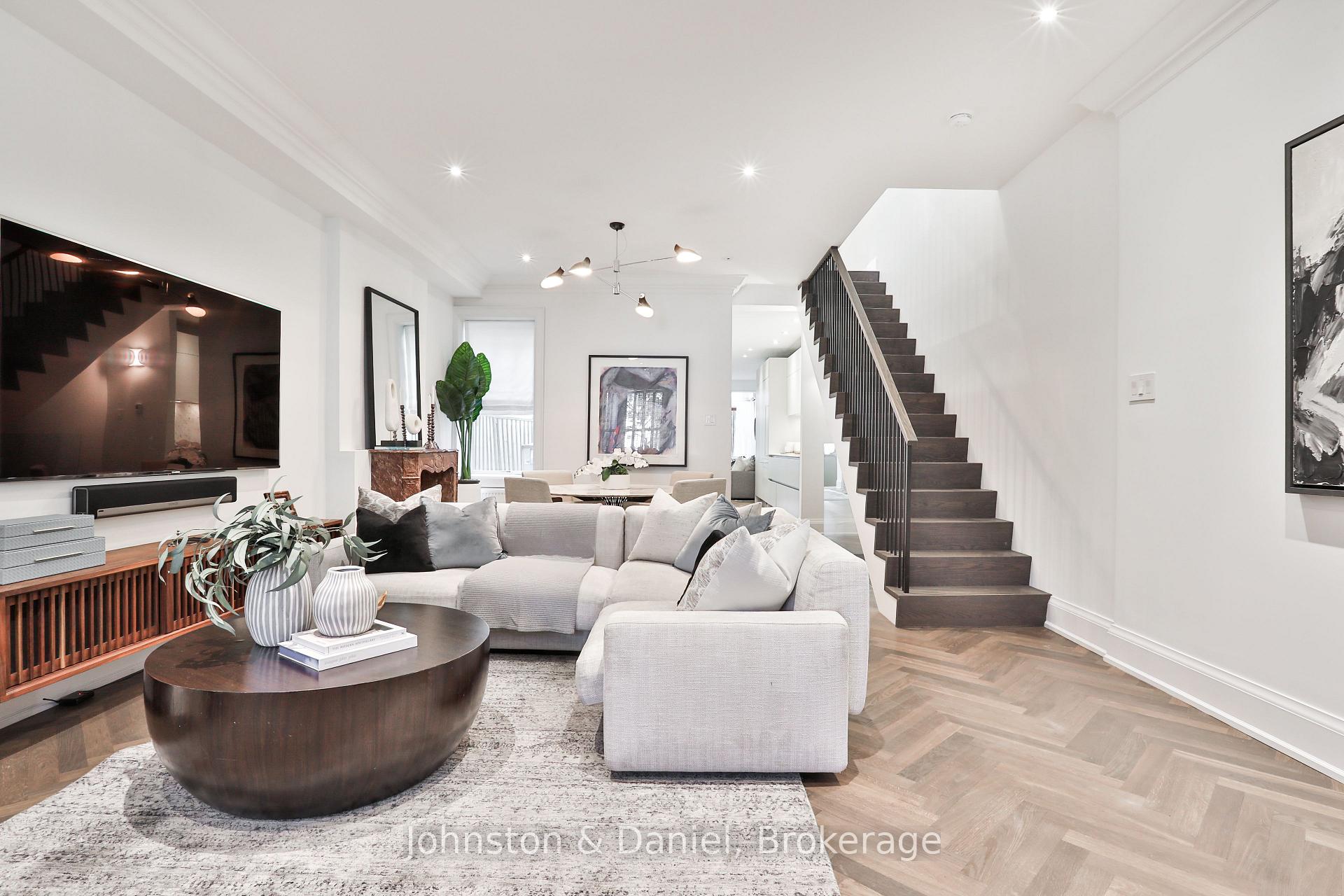 Fully renovated Victorian, soaring ceilings