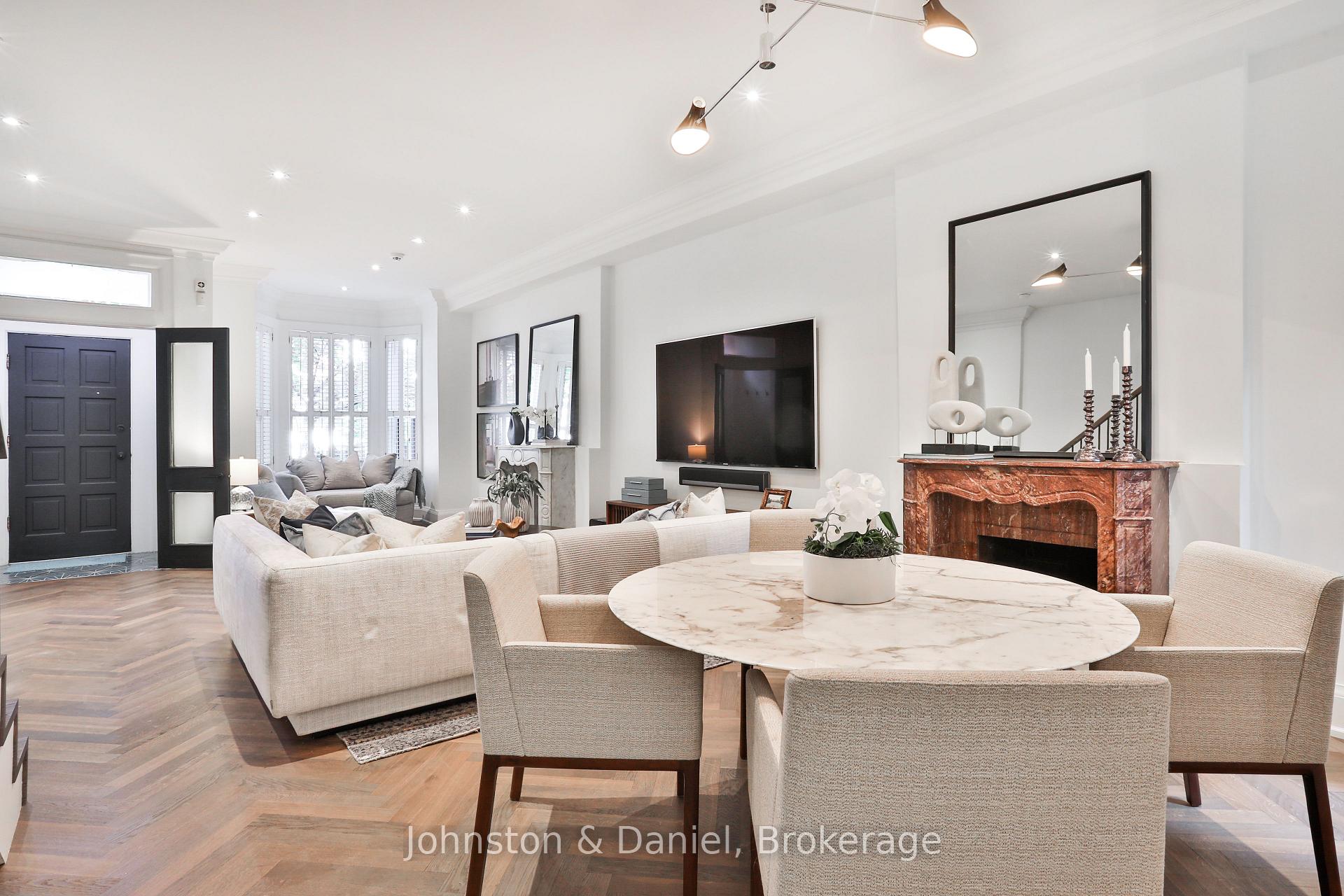 Elegant living, dining & bay window seating