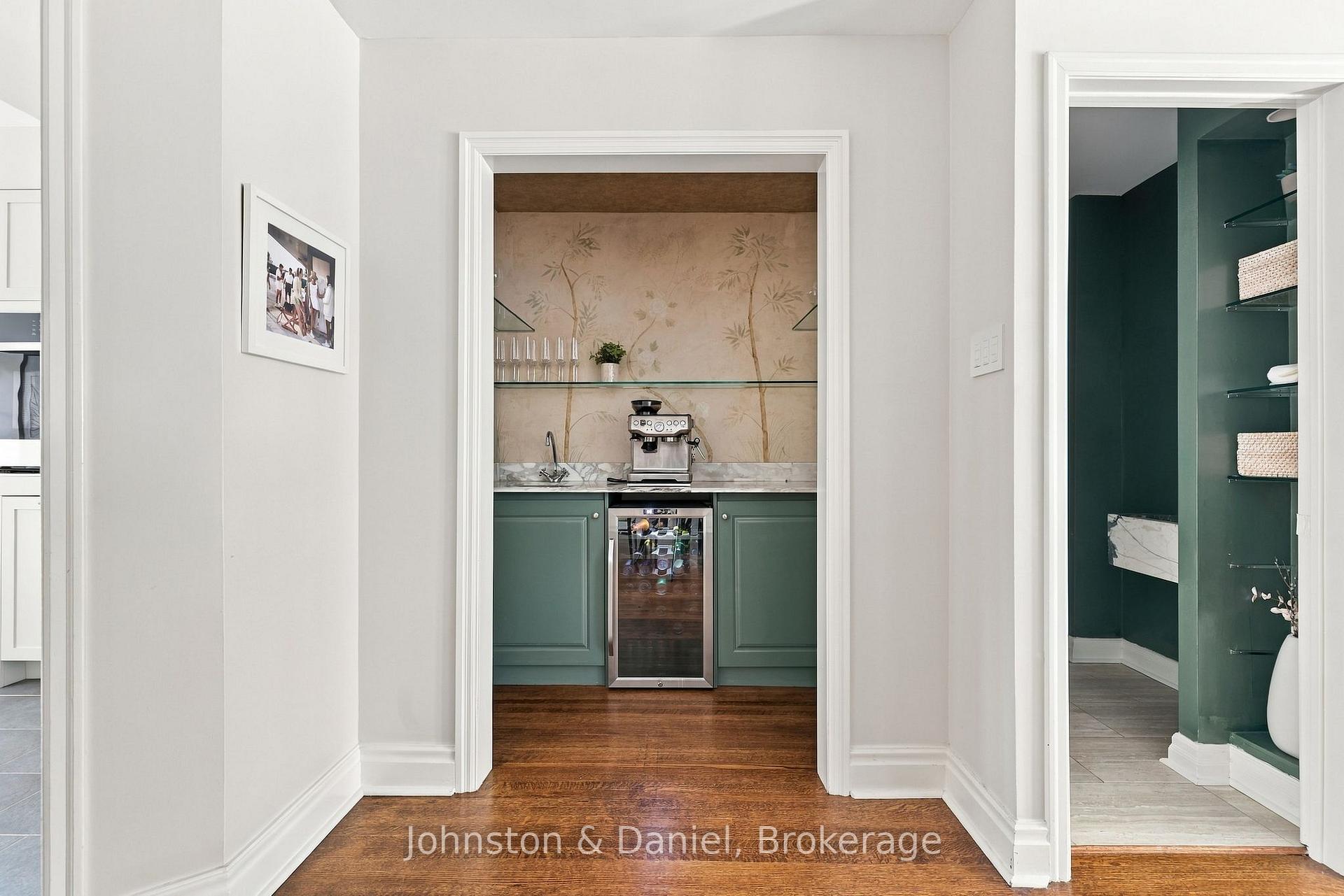 Wet Bar of Dining Room