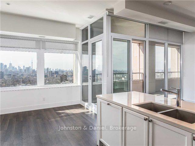 breakfast room, doors to terrace