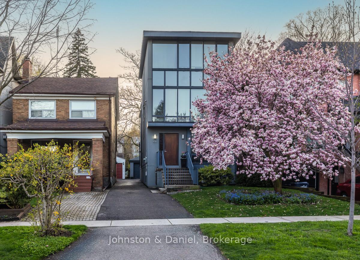 44 Standish Avenue, Toronto, ON, M4W 3B1