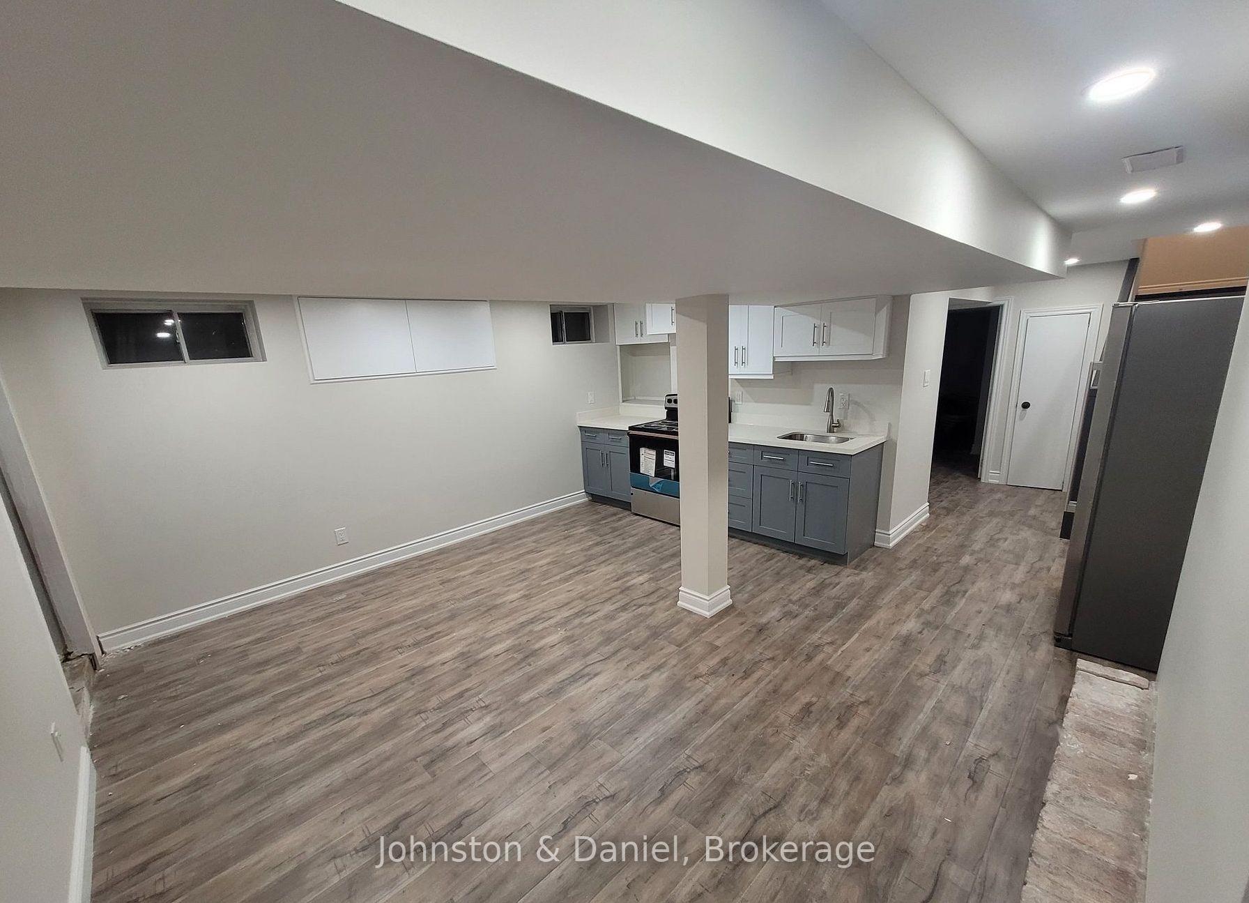 Kitchen w laminate floors throughout