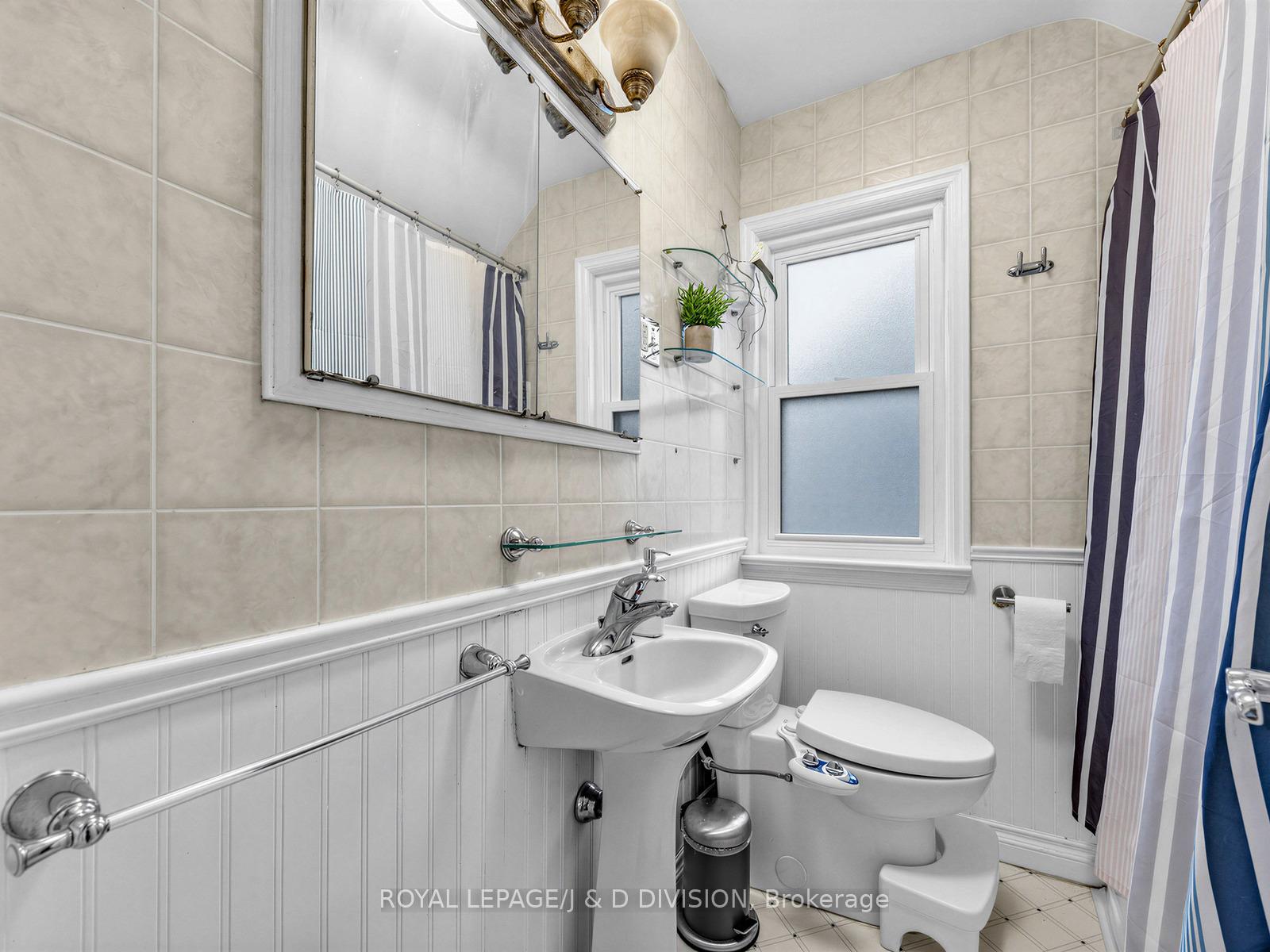 Upstairs 4 Piece Washroom