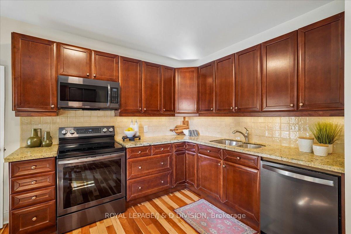 Wood cabinets, granite counter, ceramic backsplash
