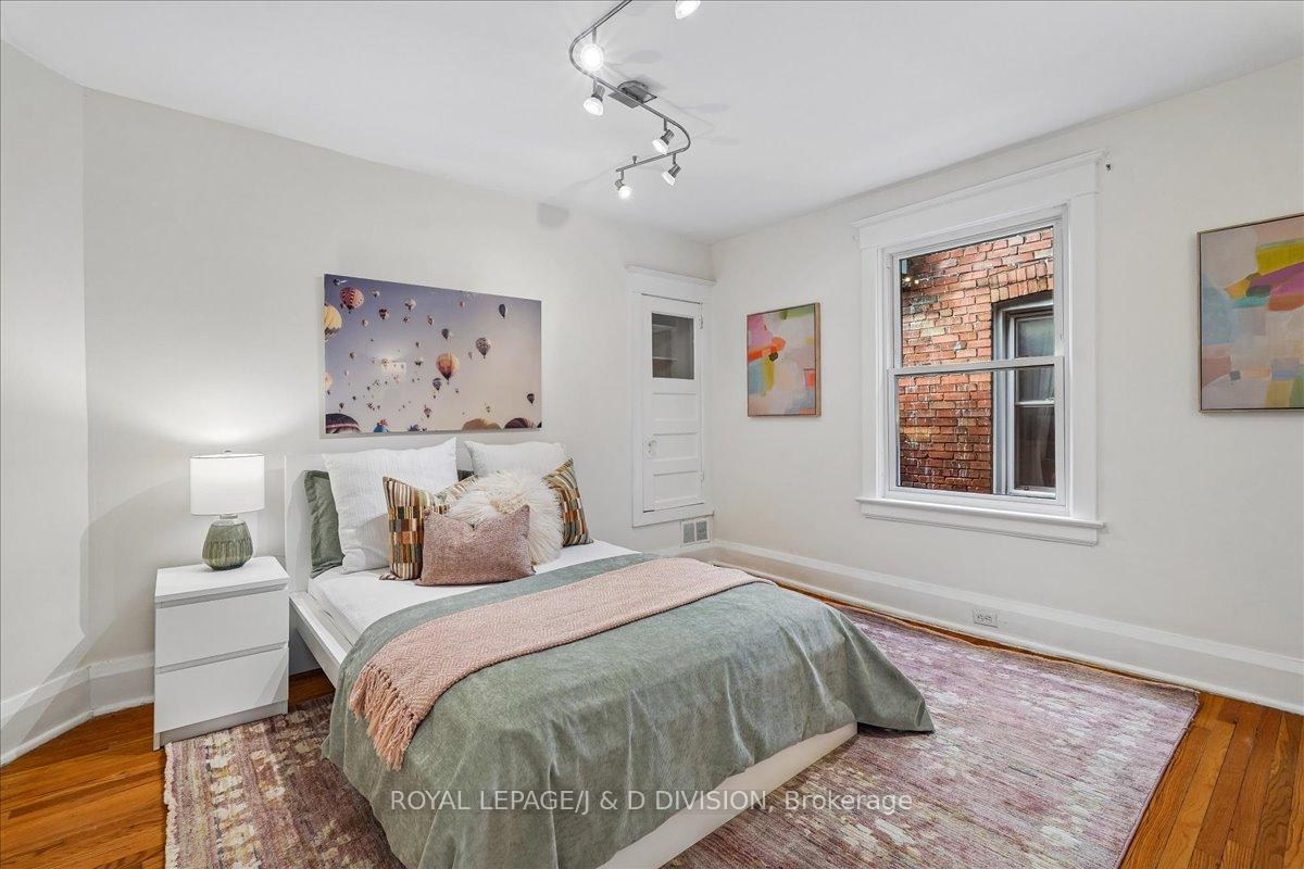 Second bedroom, 2 closets