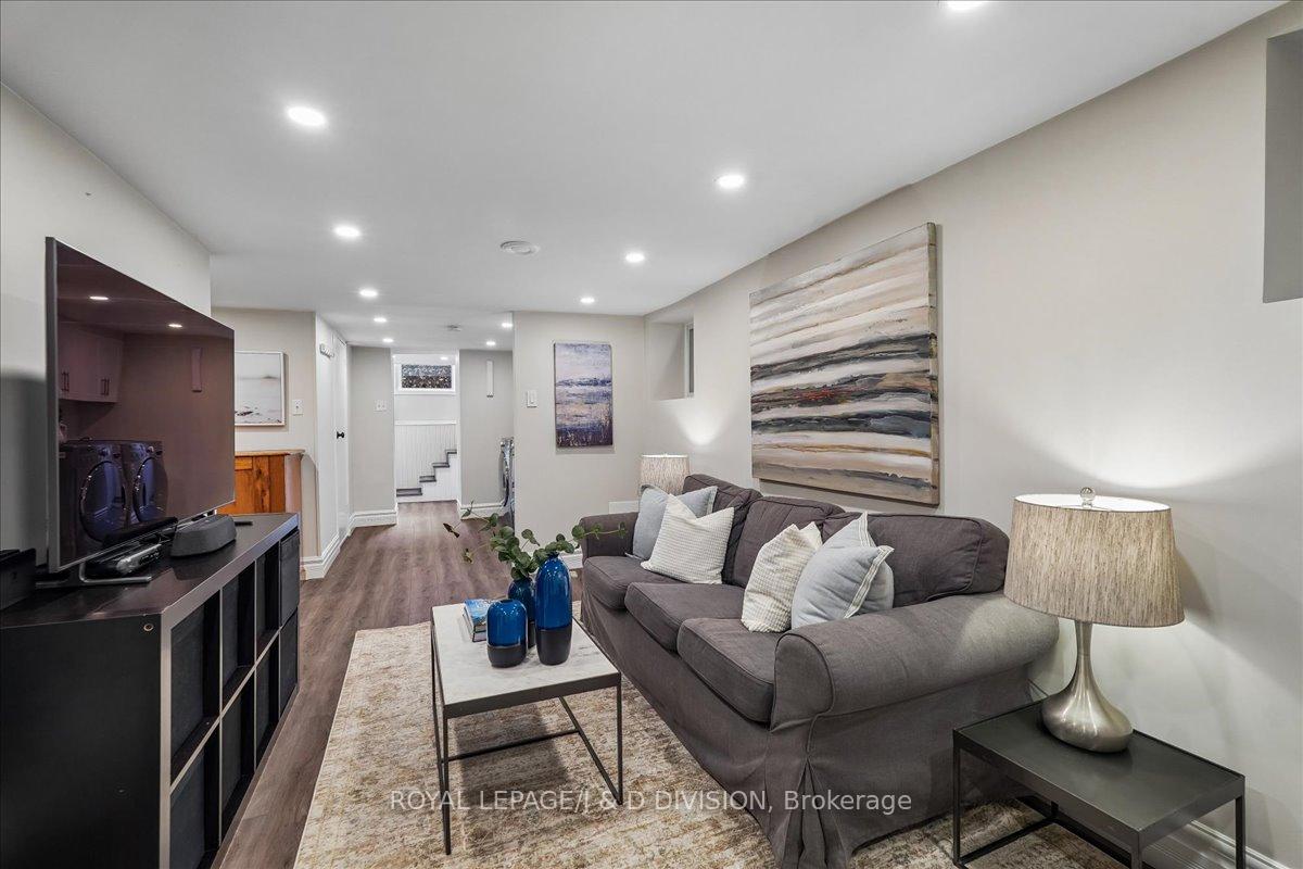 Vinyl floor, pot lights