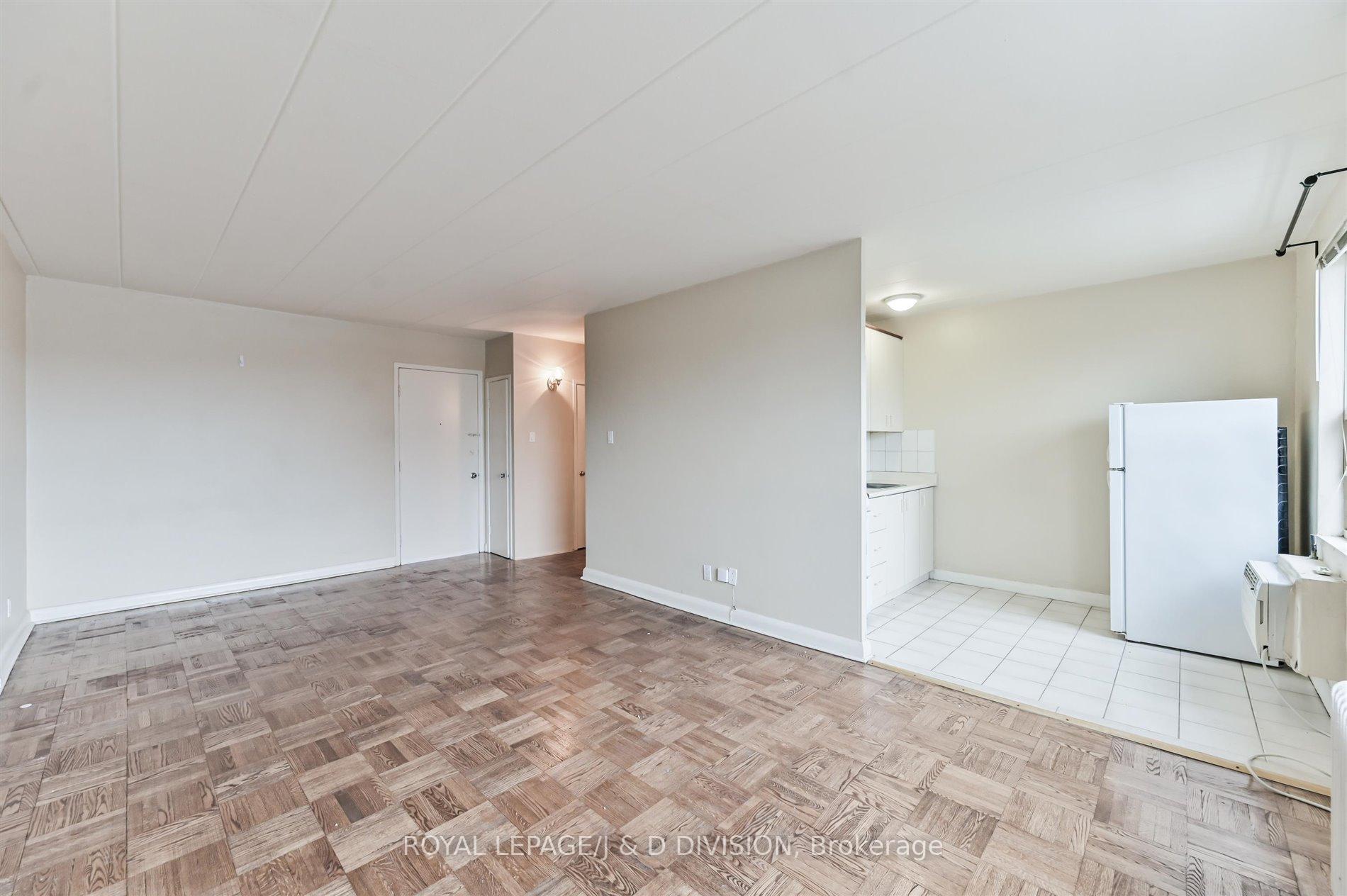 Living Area looking to Kitchen