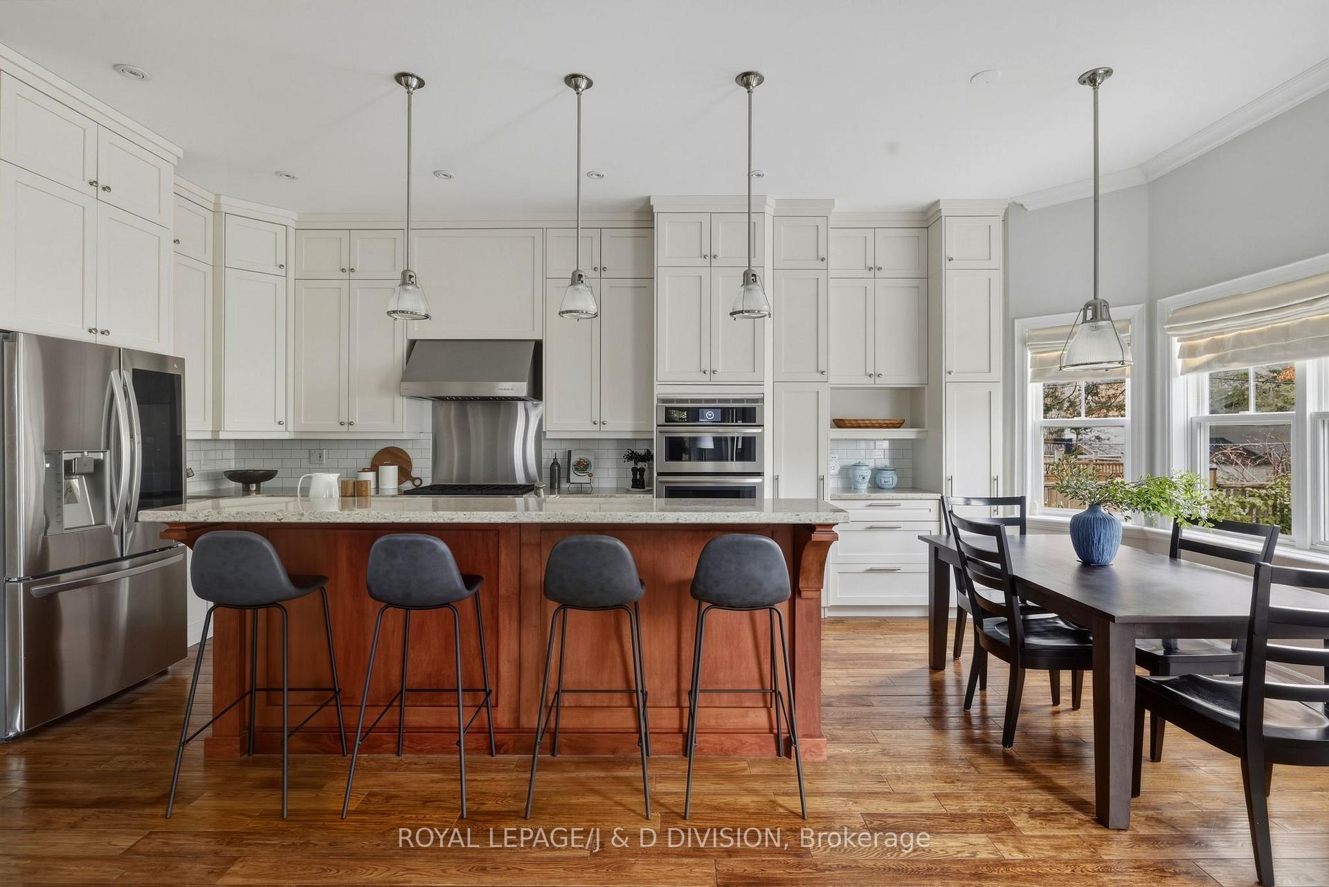 Elevated Breakfast Bar / Eating Nook
