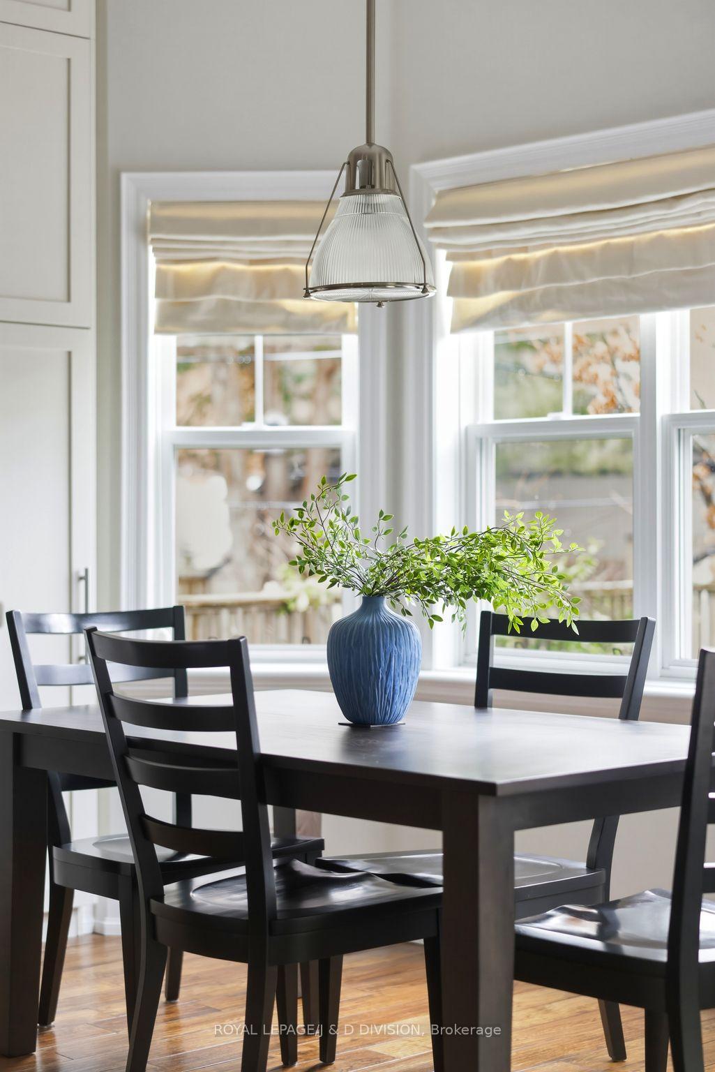 Eat-In Kitchen Table area
