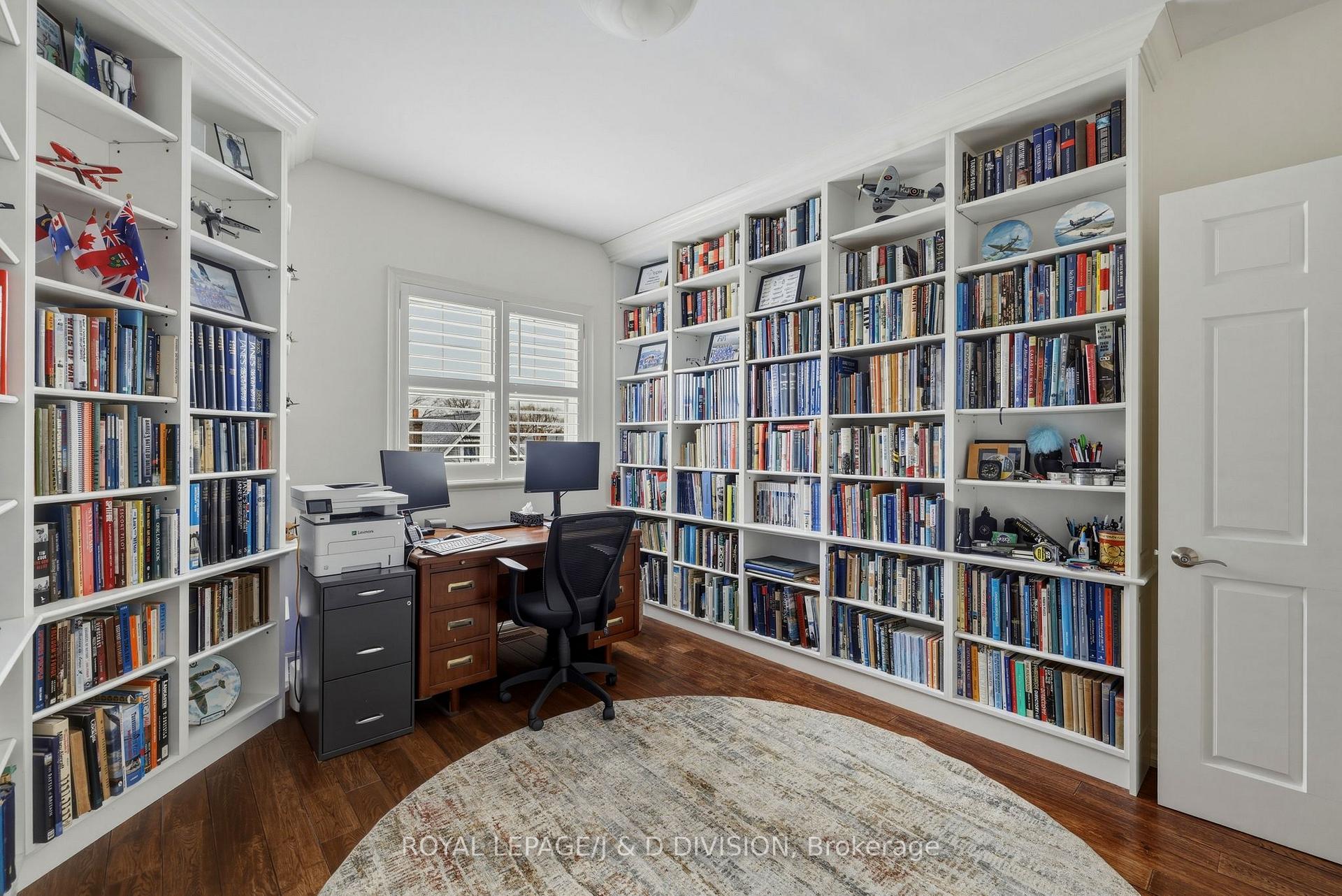 Bedroom 2 / Library