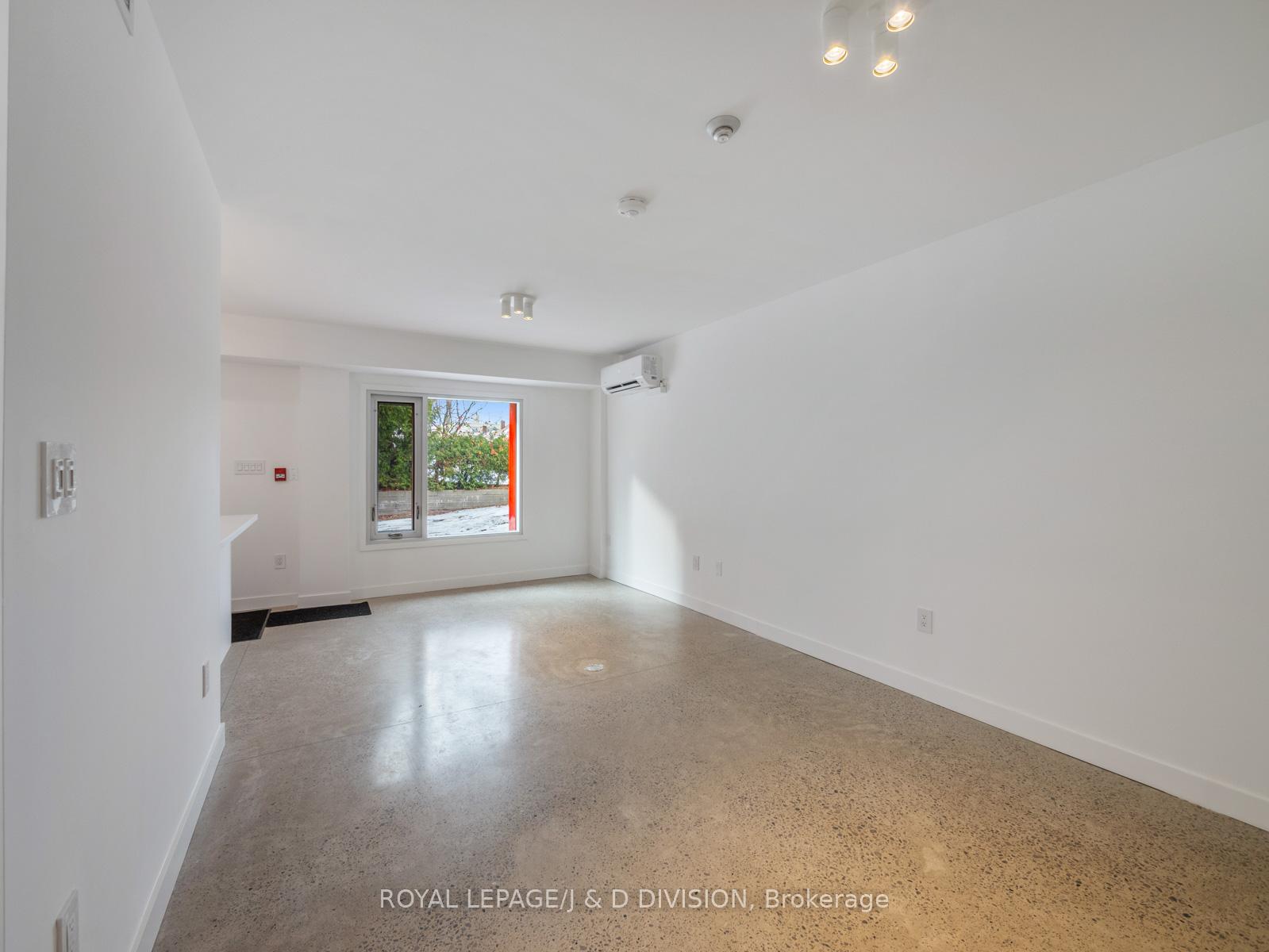 Large Window w Plenty of natural Light