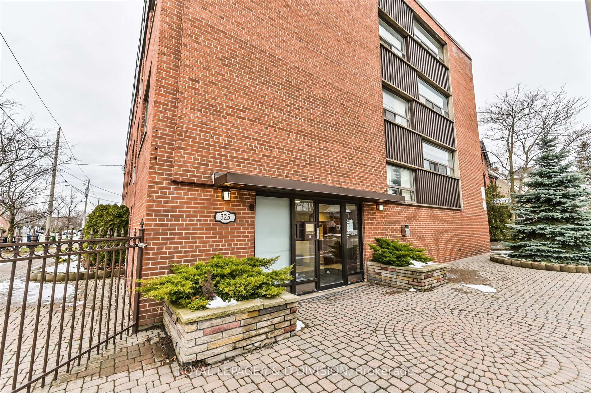 325 Sammon Avenue #205, Toronto, ON, M4J 2A1