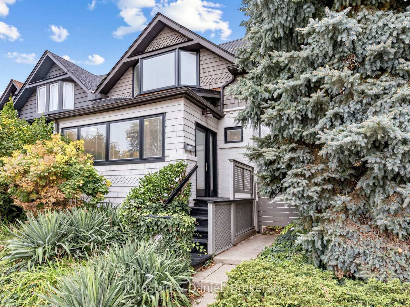 1810 Dundas Street E, Toronto, ON, M4L 1M3