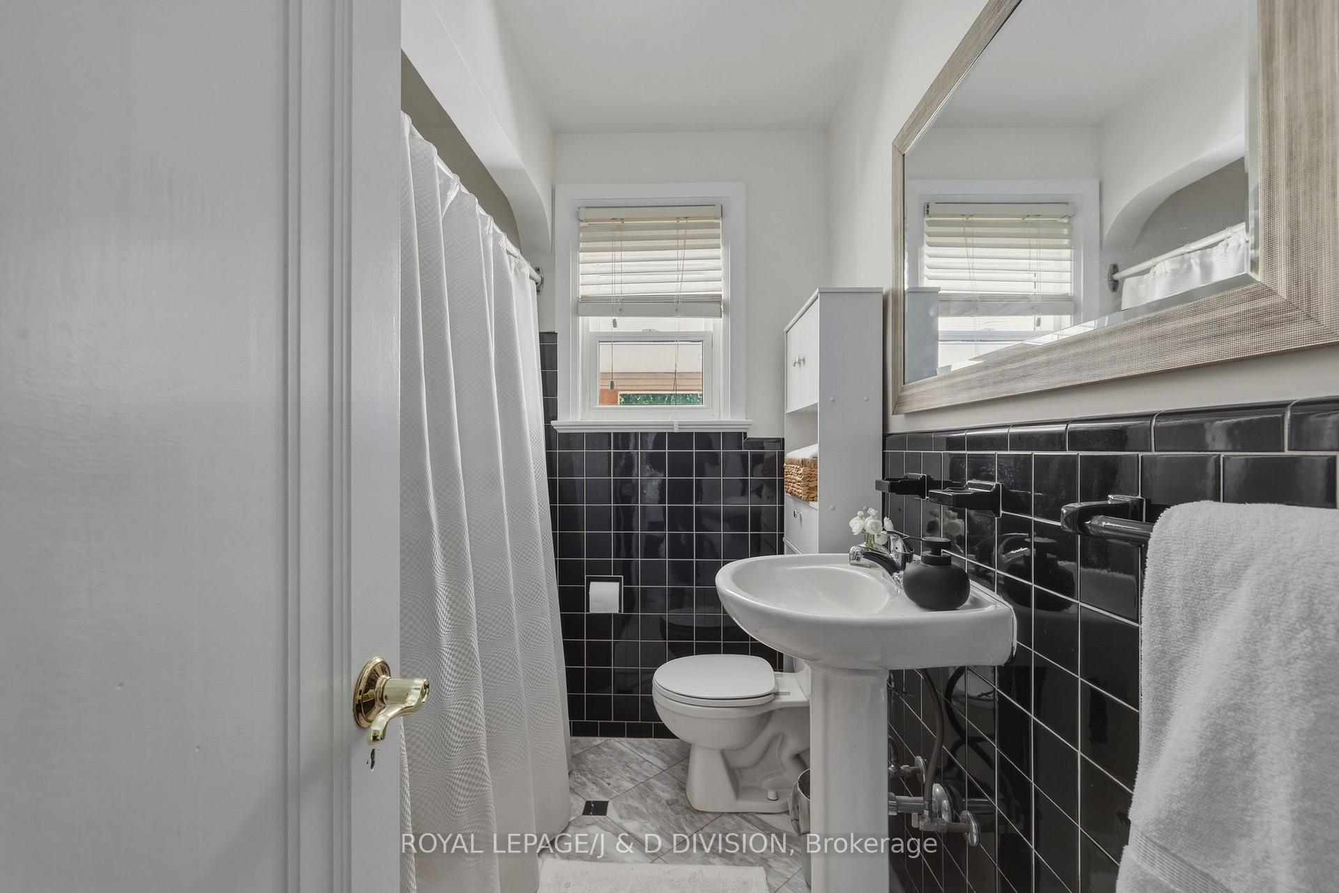 Main Floor 4 Pc Bathroom
