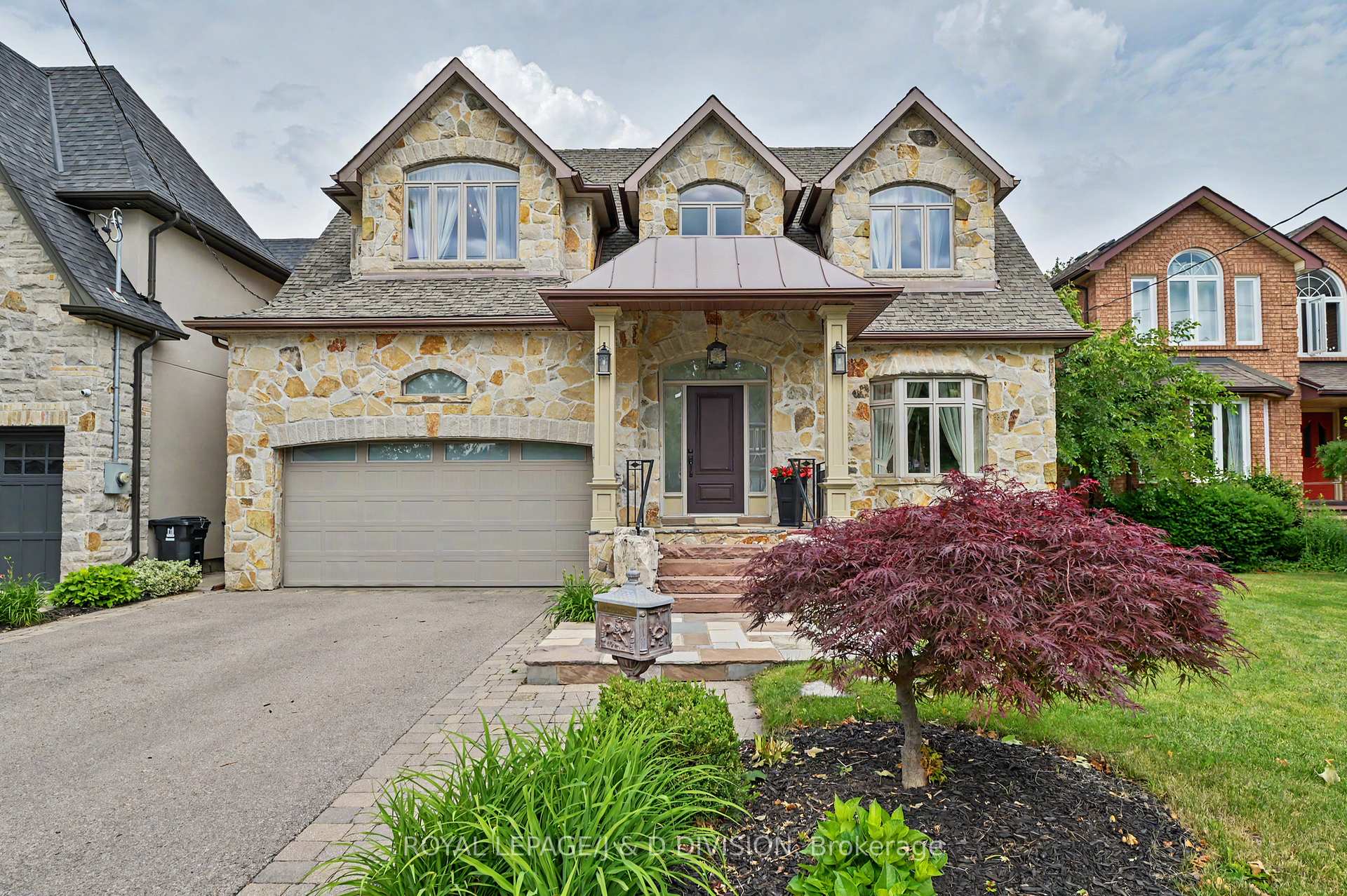 17 Agar Crescent, Toronto, ON, M9B 5A4