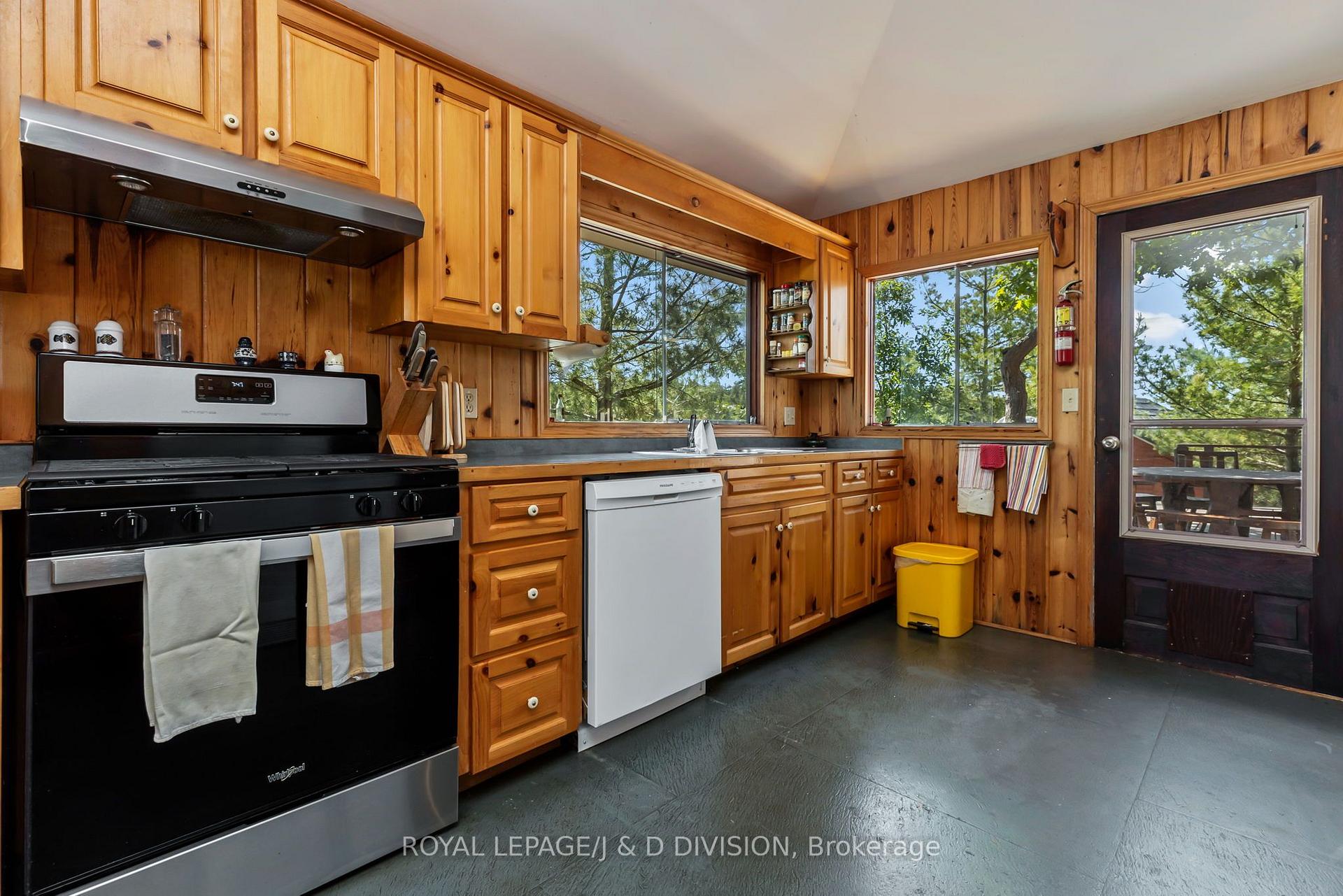 Kitchen w/o to back deck