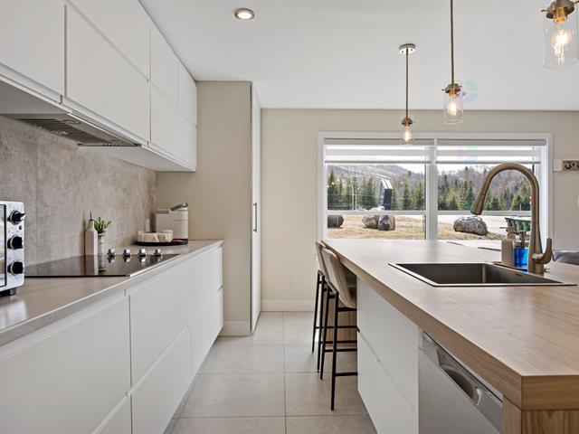 875, Route 117, apt. 881, Mont-Blanc, J0T2G0