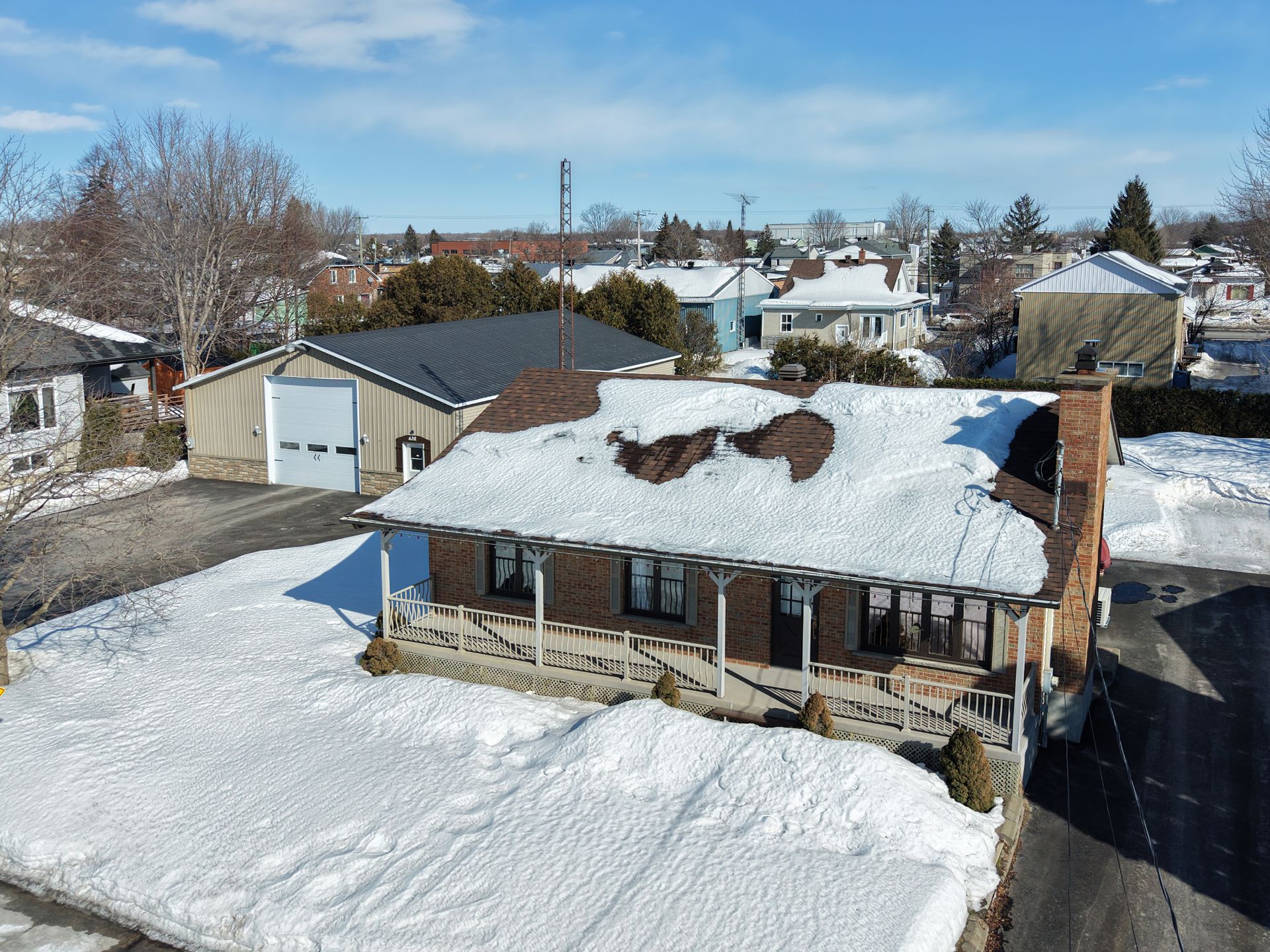 Le garage 135 000$ + tx voir mls 18606856