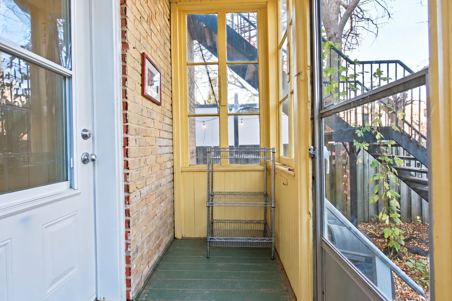 6579 (ground): rear vestibule