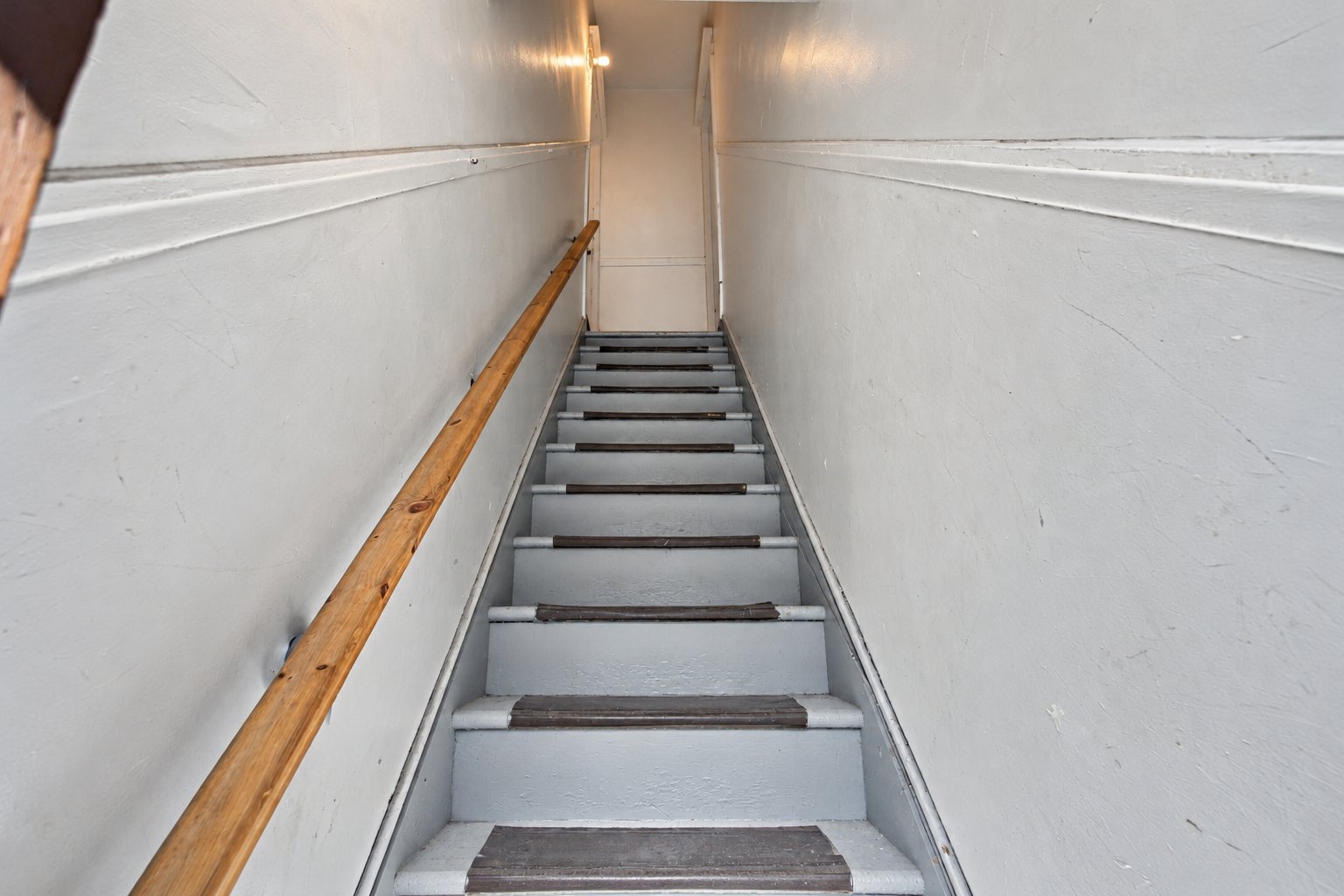 Escalier intérieur vers les étages