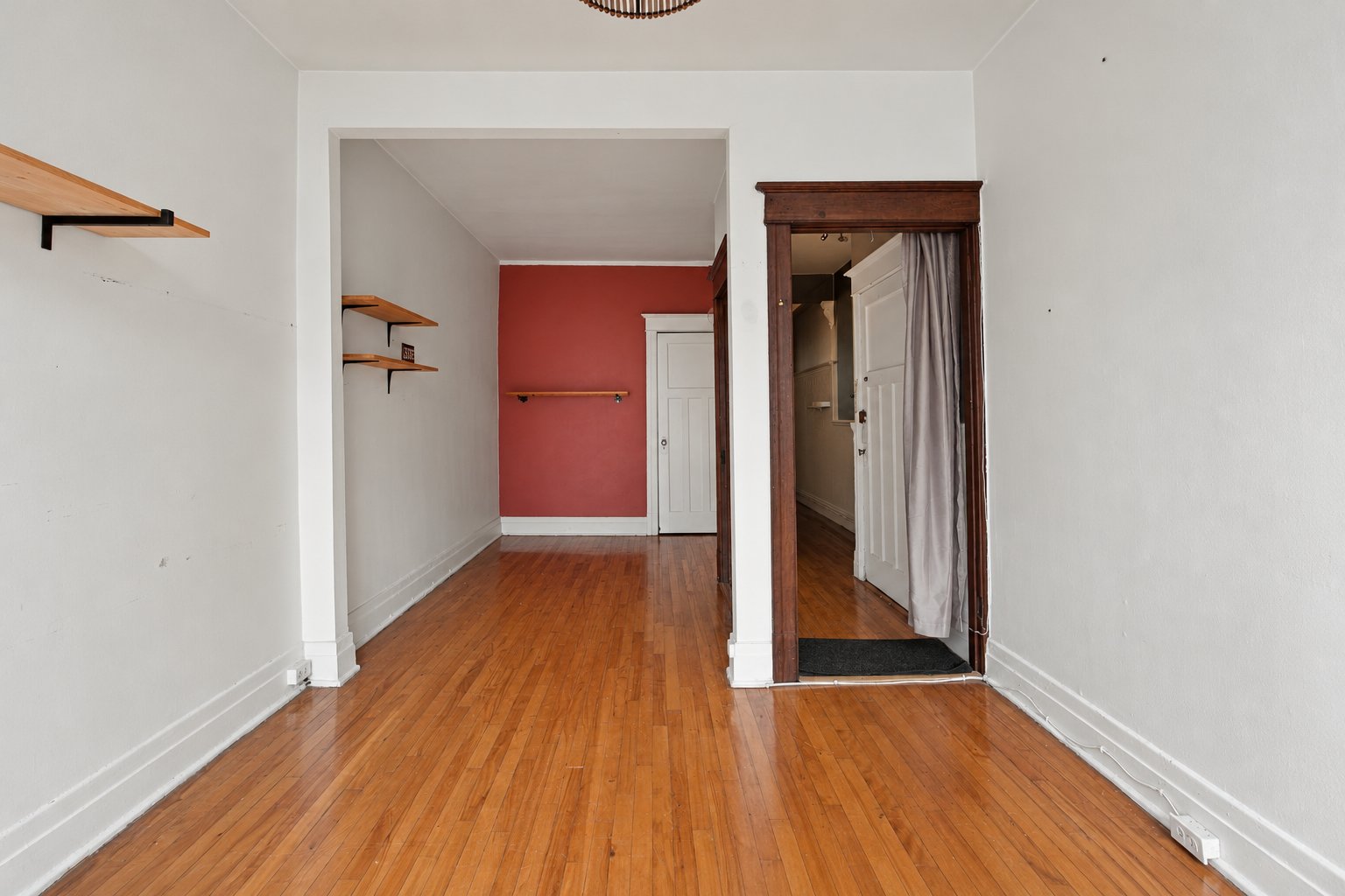 6583 (3rd): overview, hardwood floor