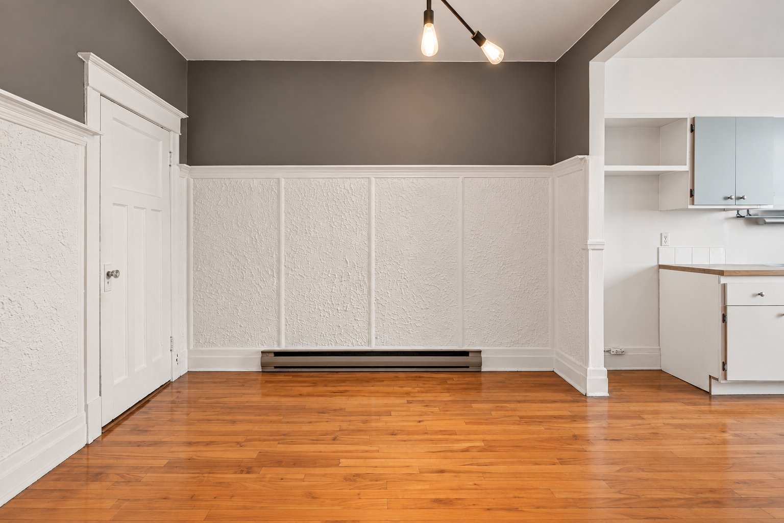 6583 (3e) : salle à manger, lambris