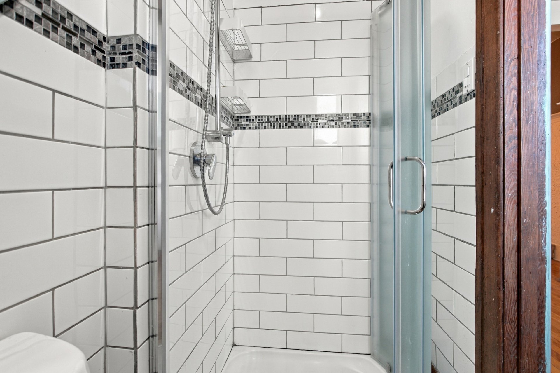 6583 (3rd): glass shower