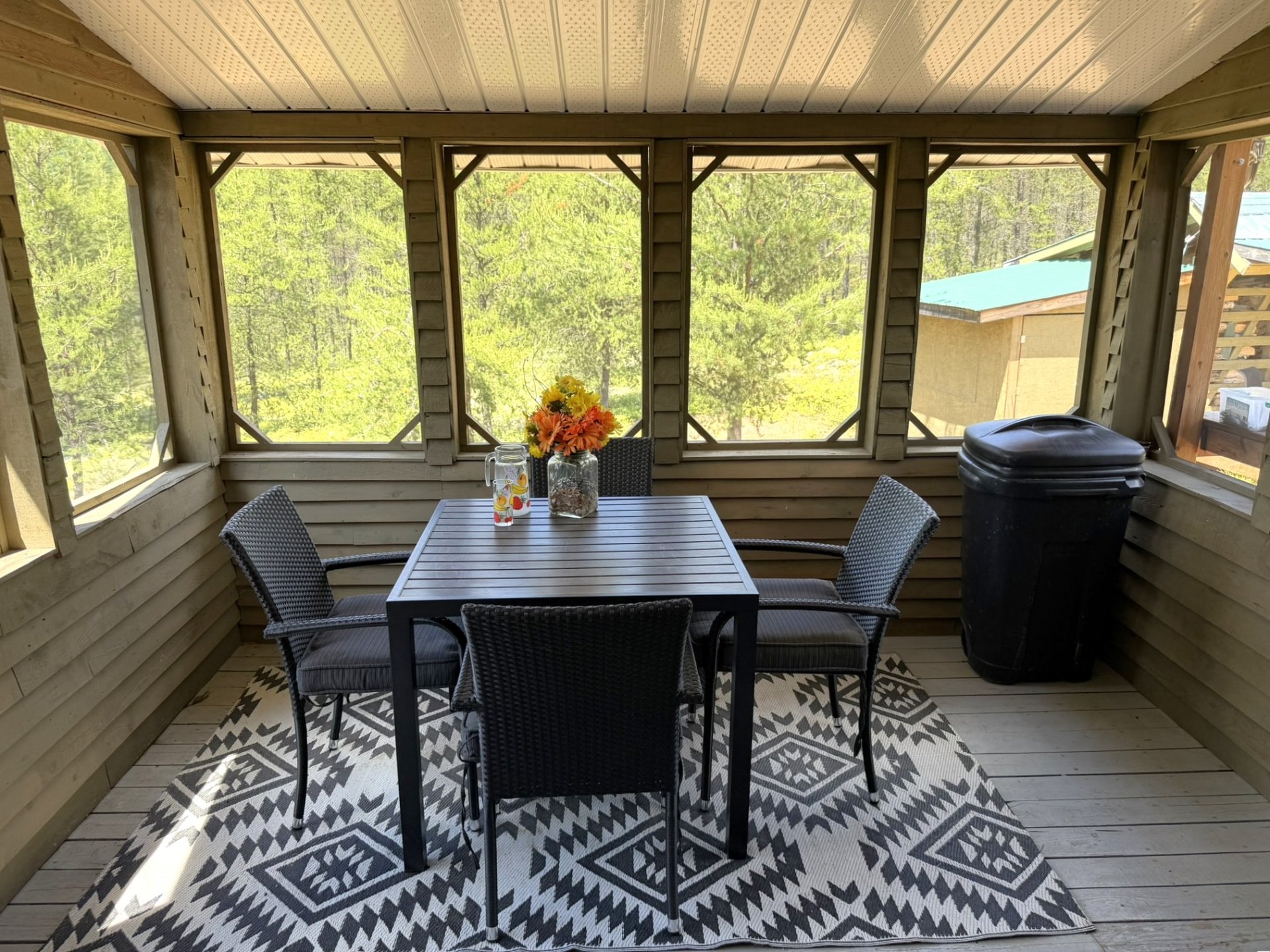 Grand solarium avec moustiquaires
