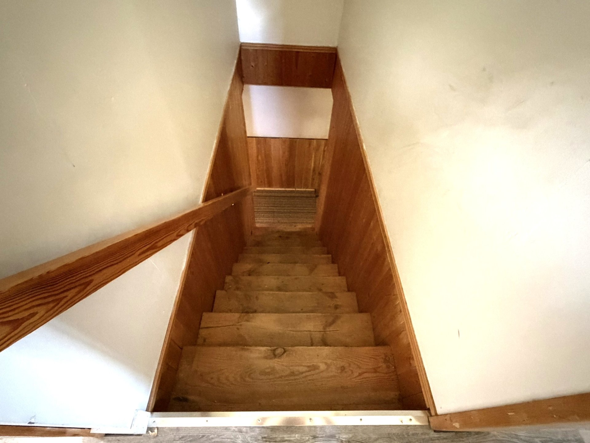 Escalier menant au sous sol