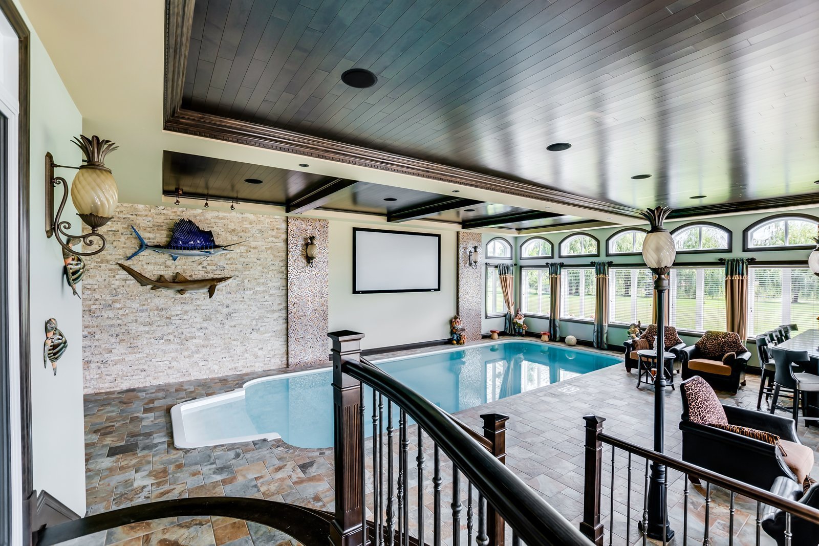 Piscine creusée intérieure chauffée