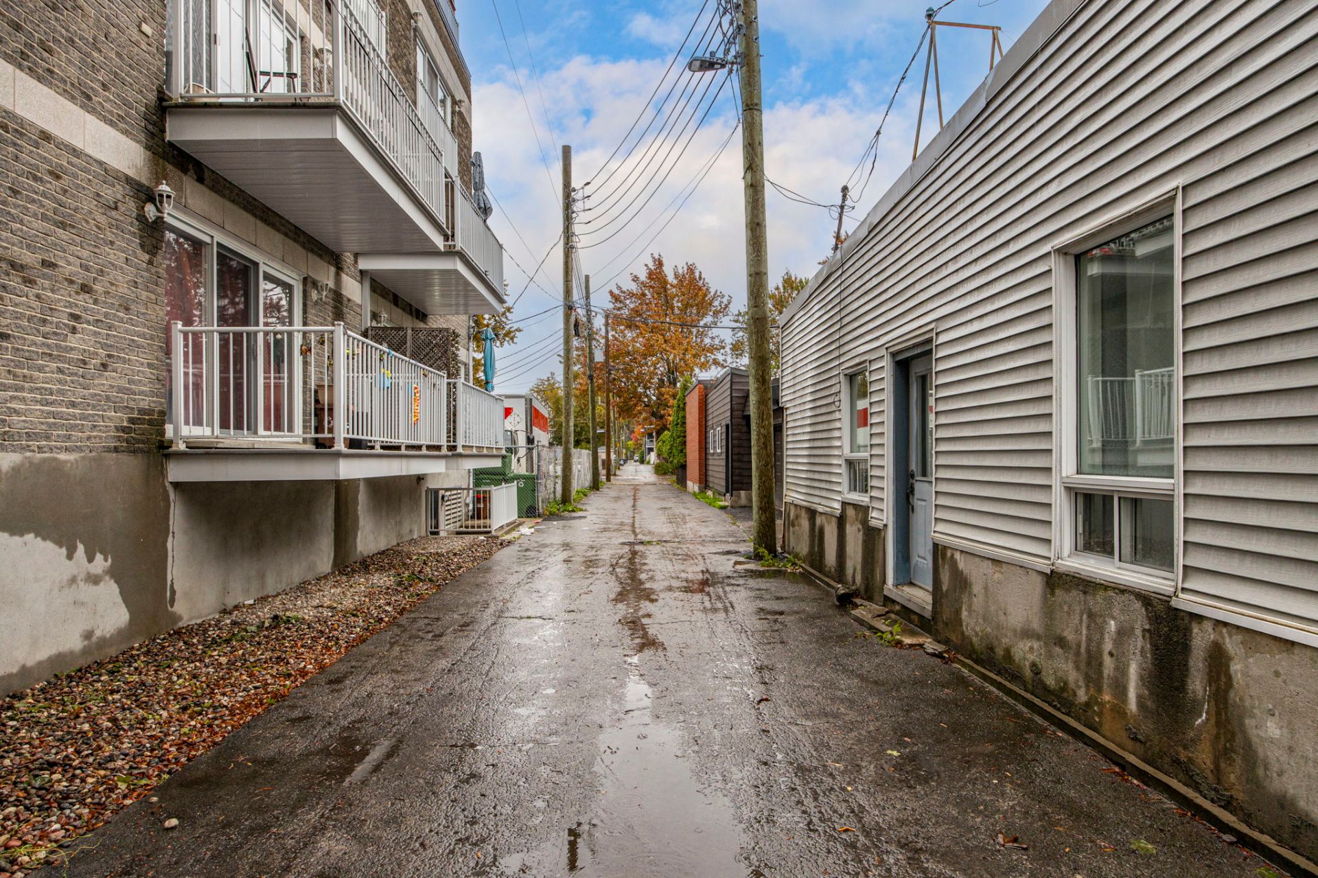 Arrière de l'immeuble et ruelle
