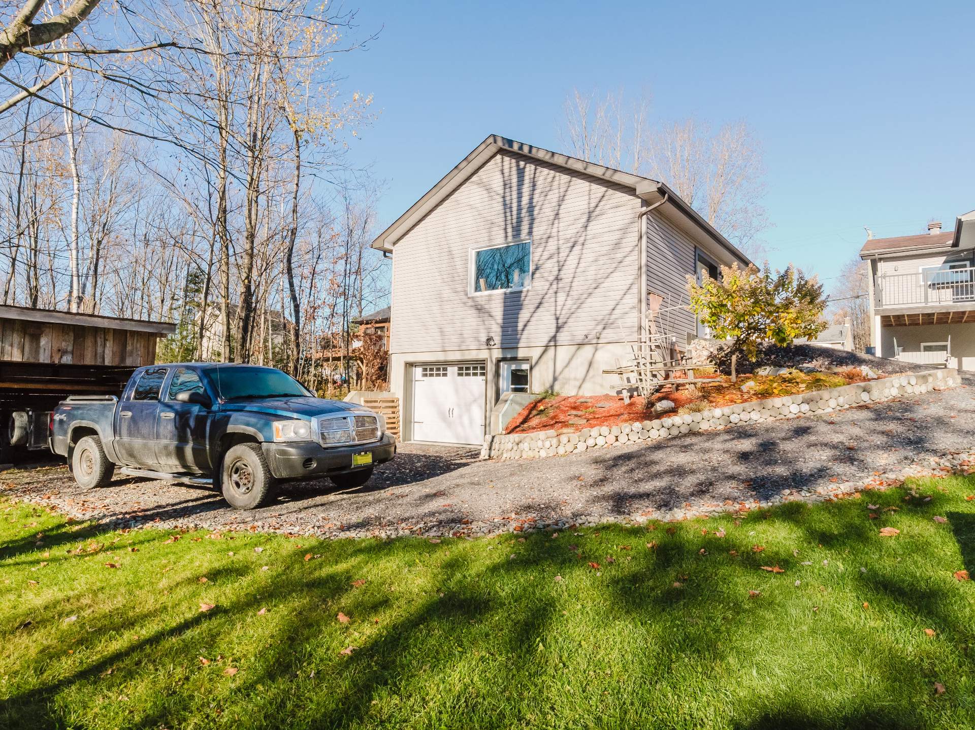 Deux niveaux, isolé avec salle d'eau