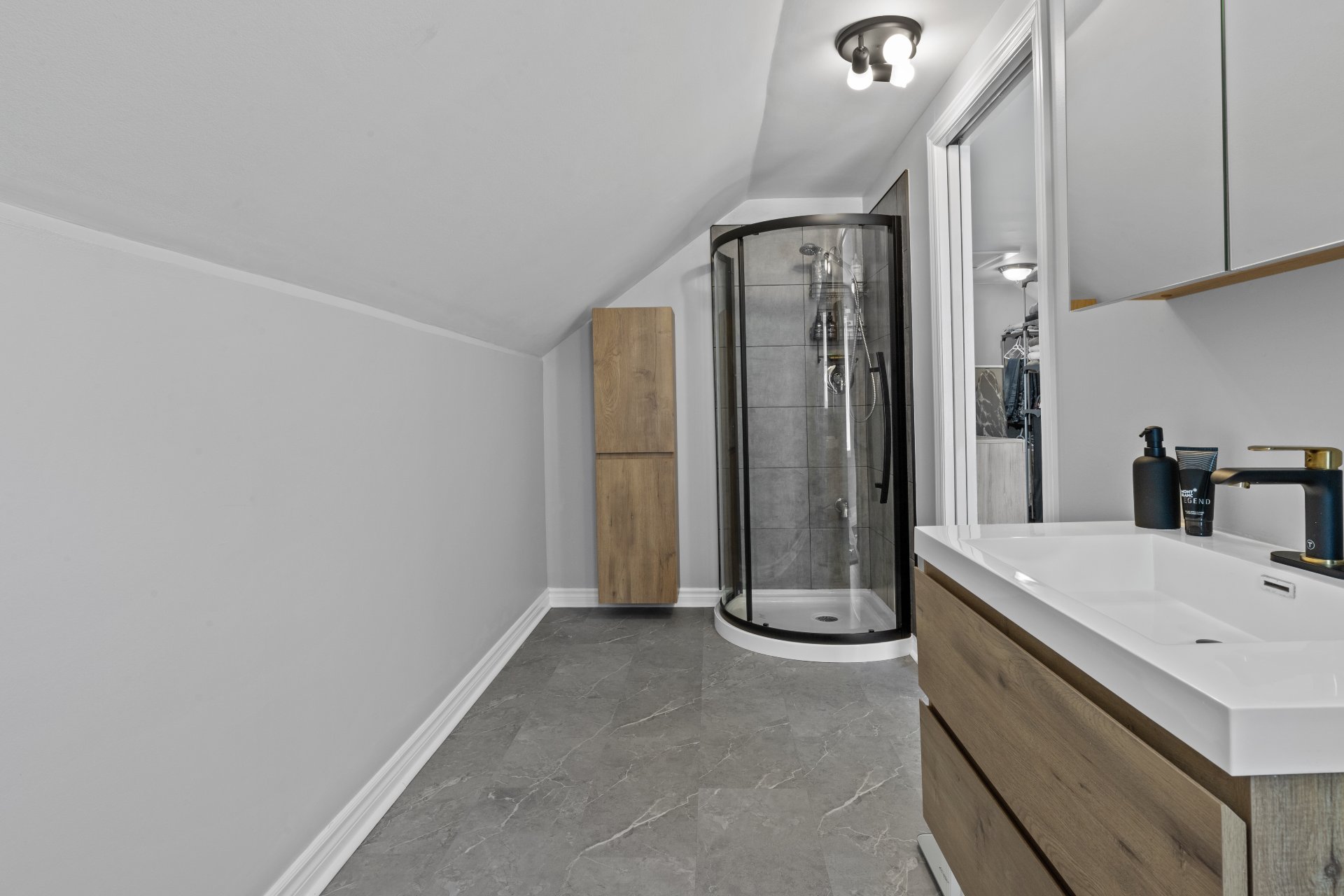 Ensuite bathroom