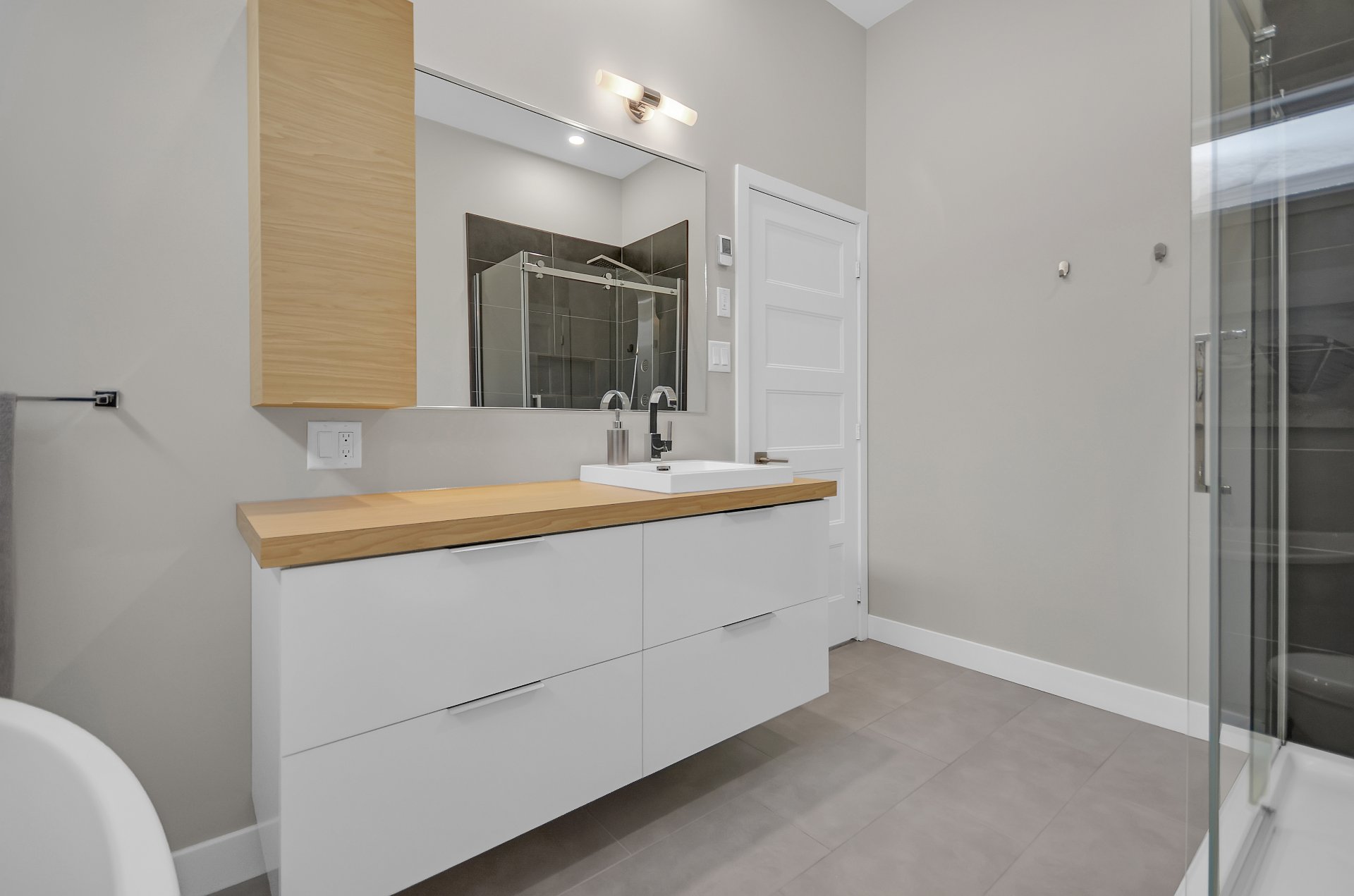 Salle de bains attenante à la CCP