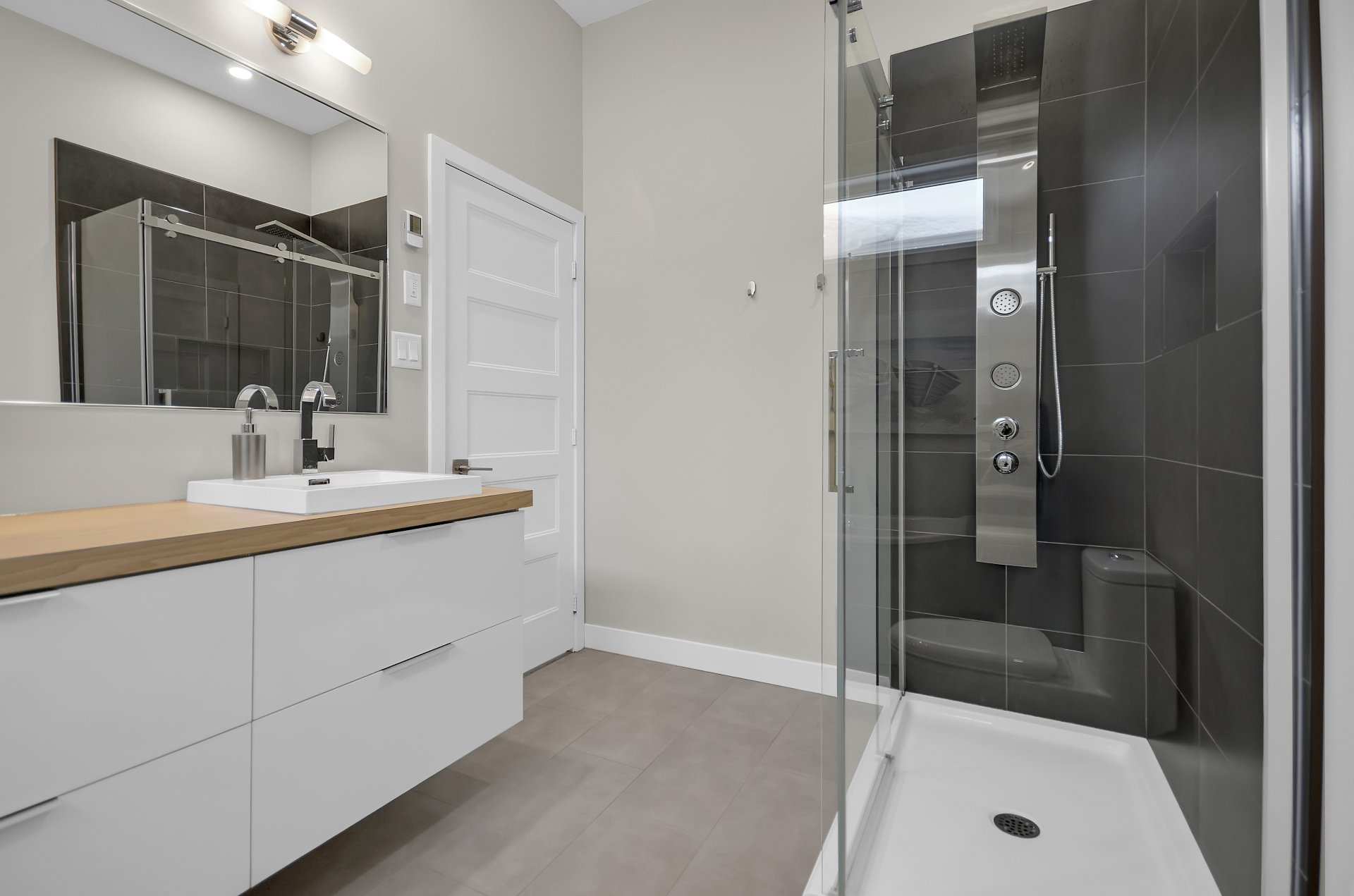 Salle de bains attenante à la CCP