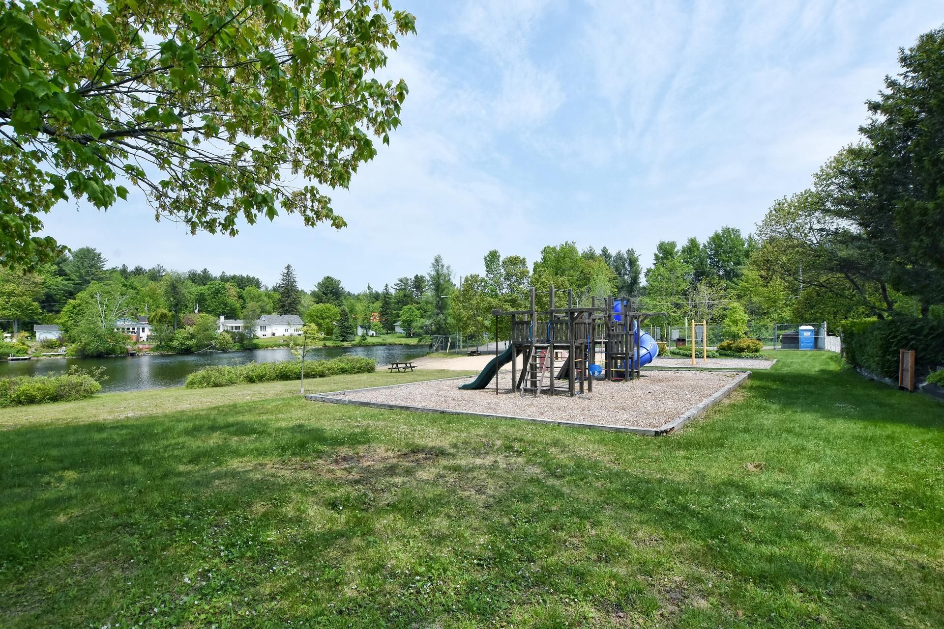 Accès au plan d'eau