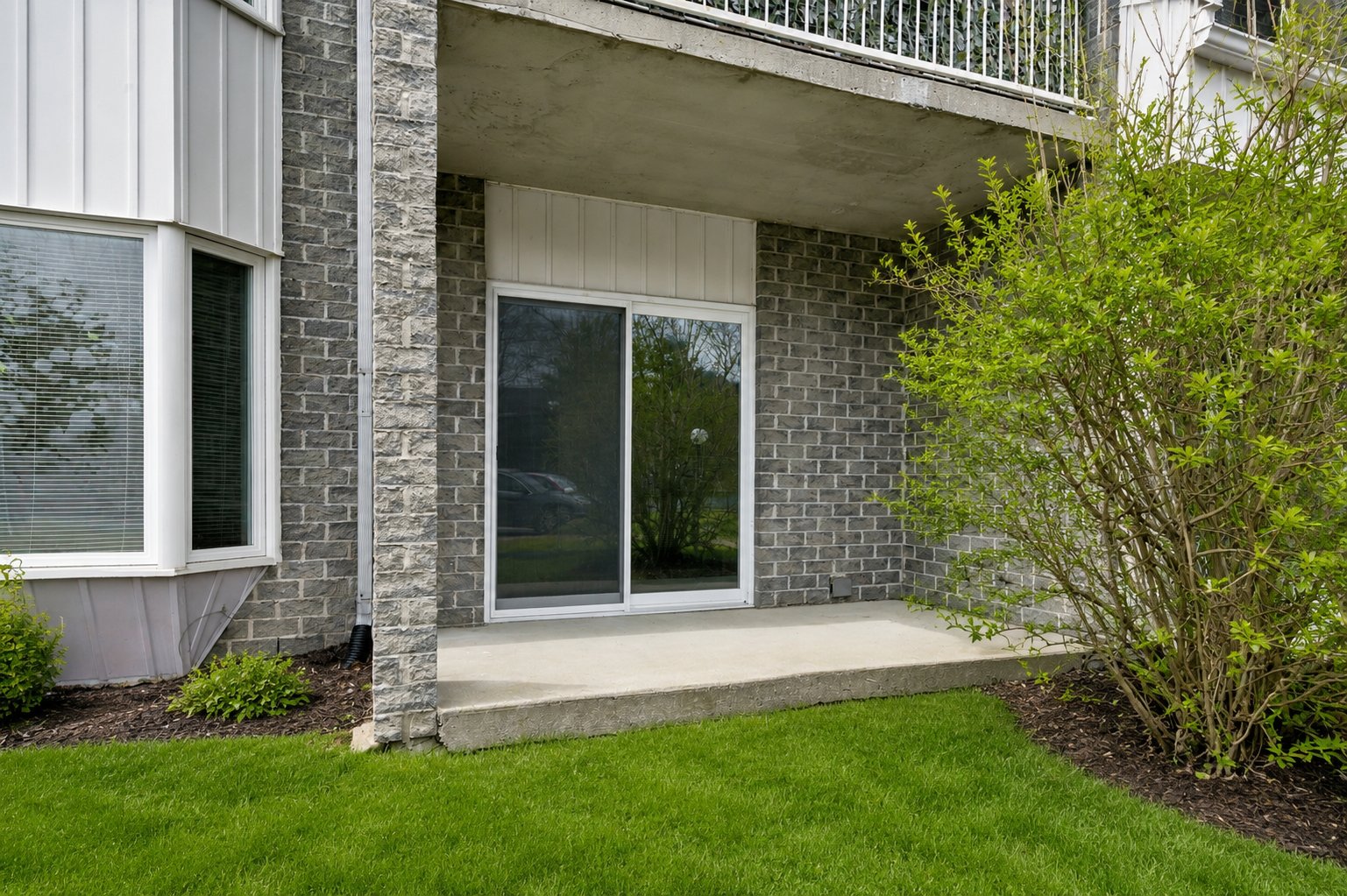 Vue sur la porte patio du condo