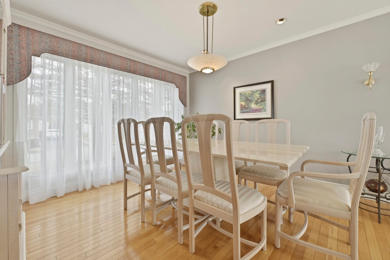 Salle à manger lumineuse