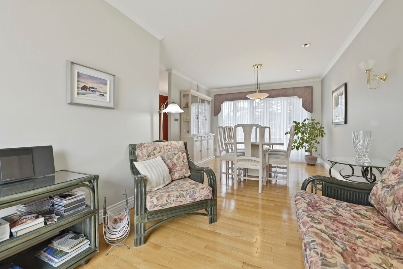 Salon ouvert sur la salle à manger