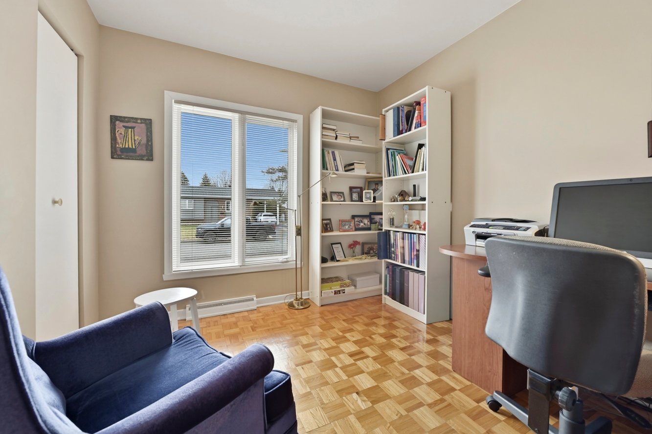 2e chambre au rdc, avec garde-robe