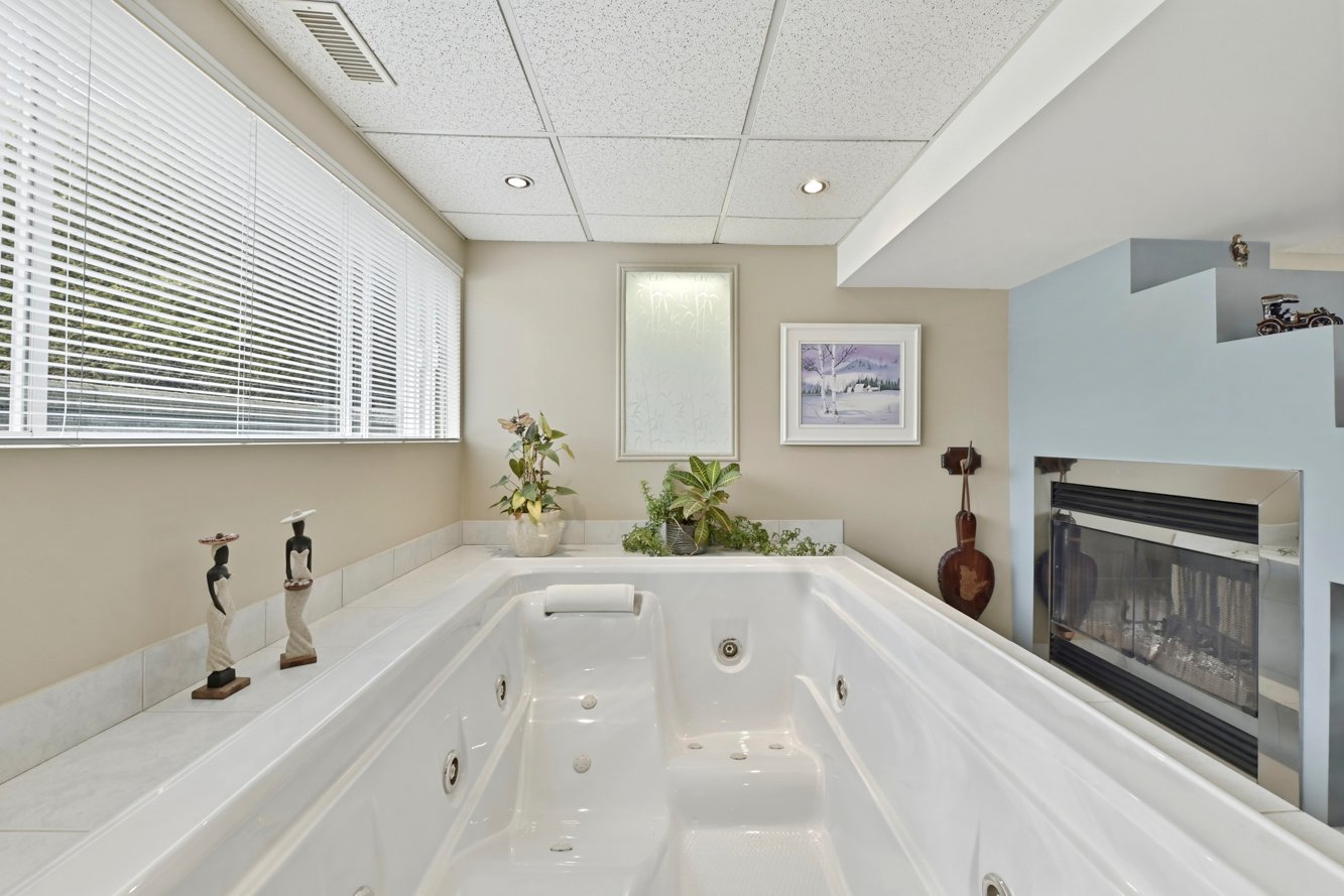 Espace spa intérieur, avec foyer