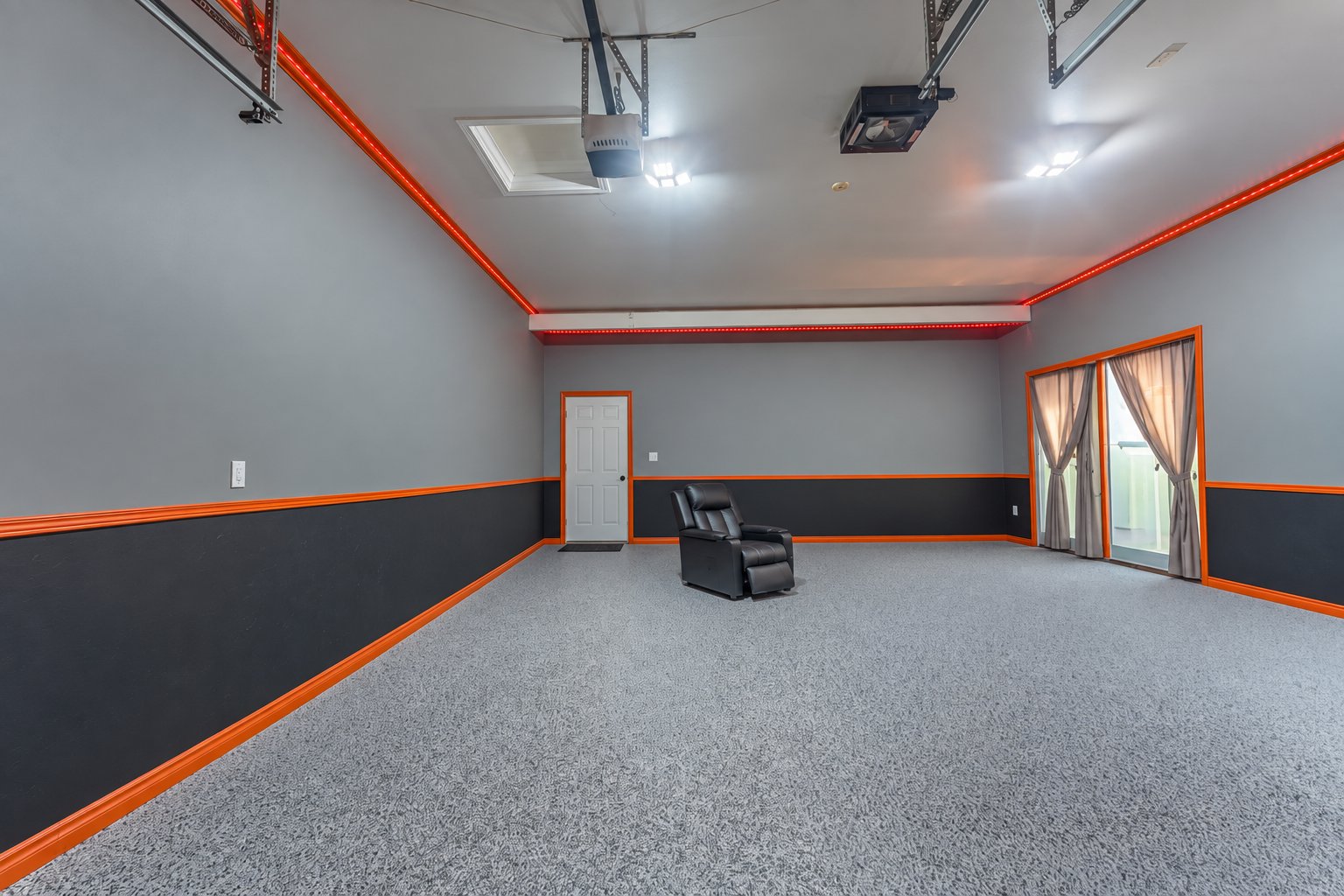 Garage avec accès direct à la maison