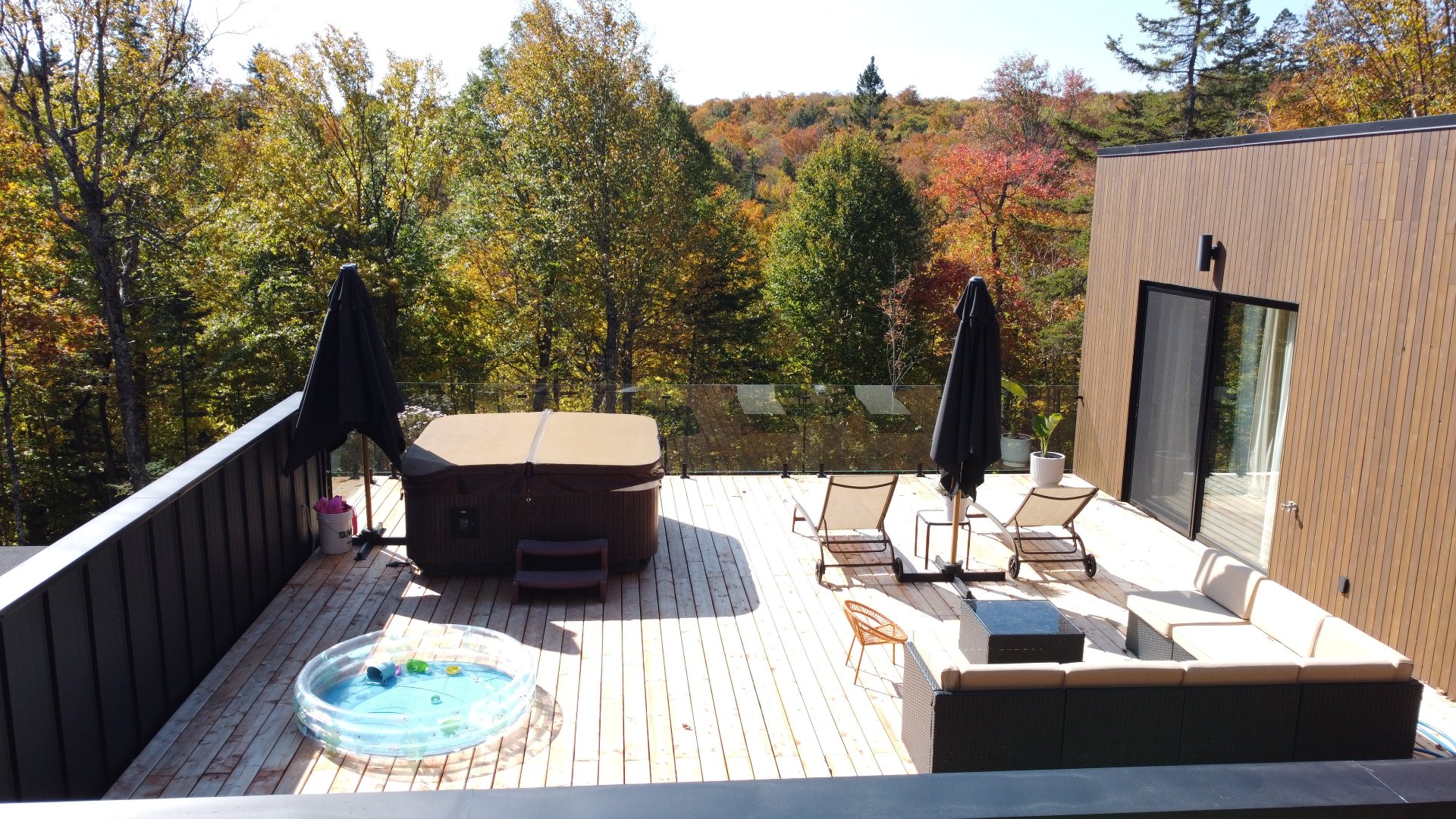 Terrasse sur le toit avec spa.