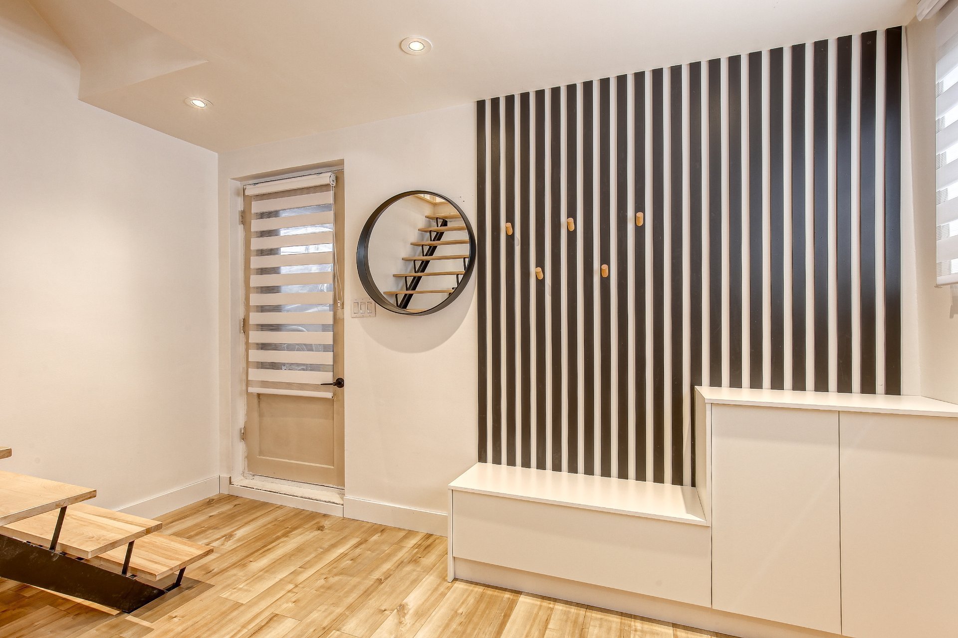 Hall d'entrée via le sous-sol