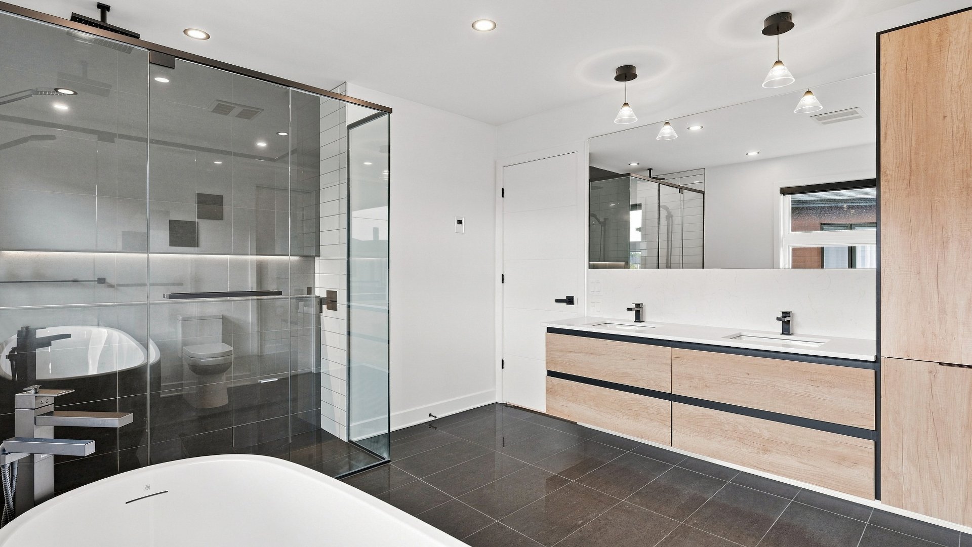 Salle de bains attenante à la CCP