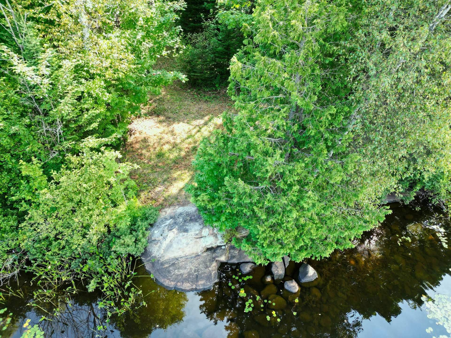 Accès au plan d'eau