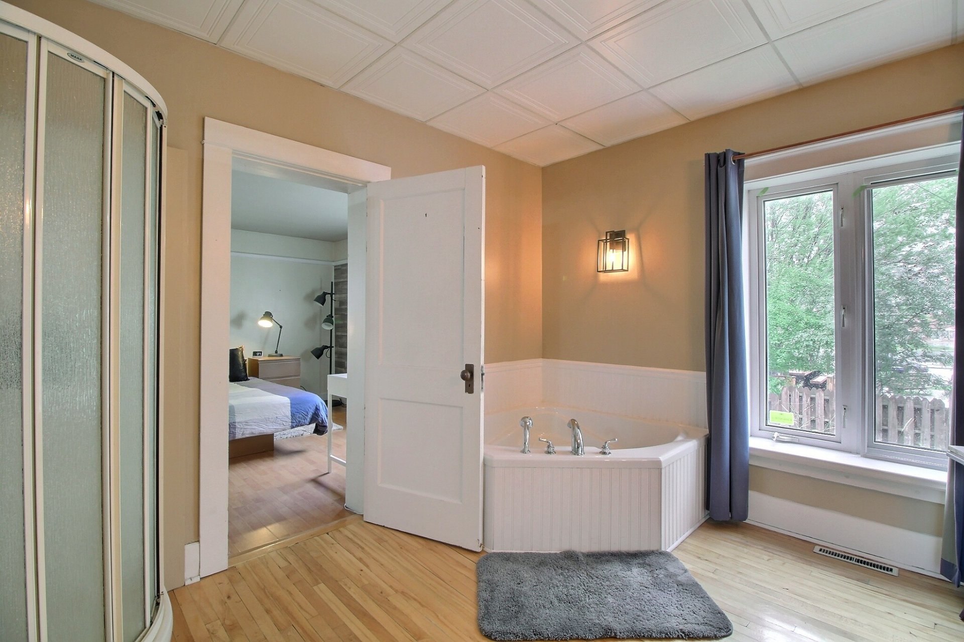 Ensuite bathroom