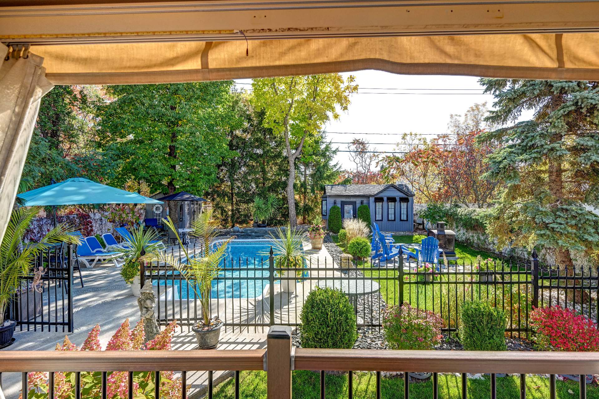 A yard worthy of a resort